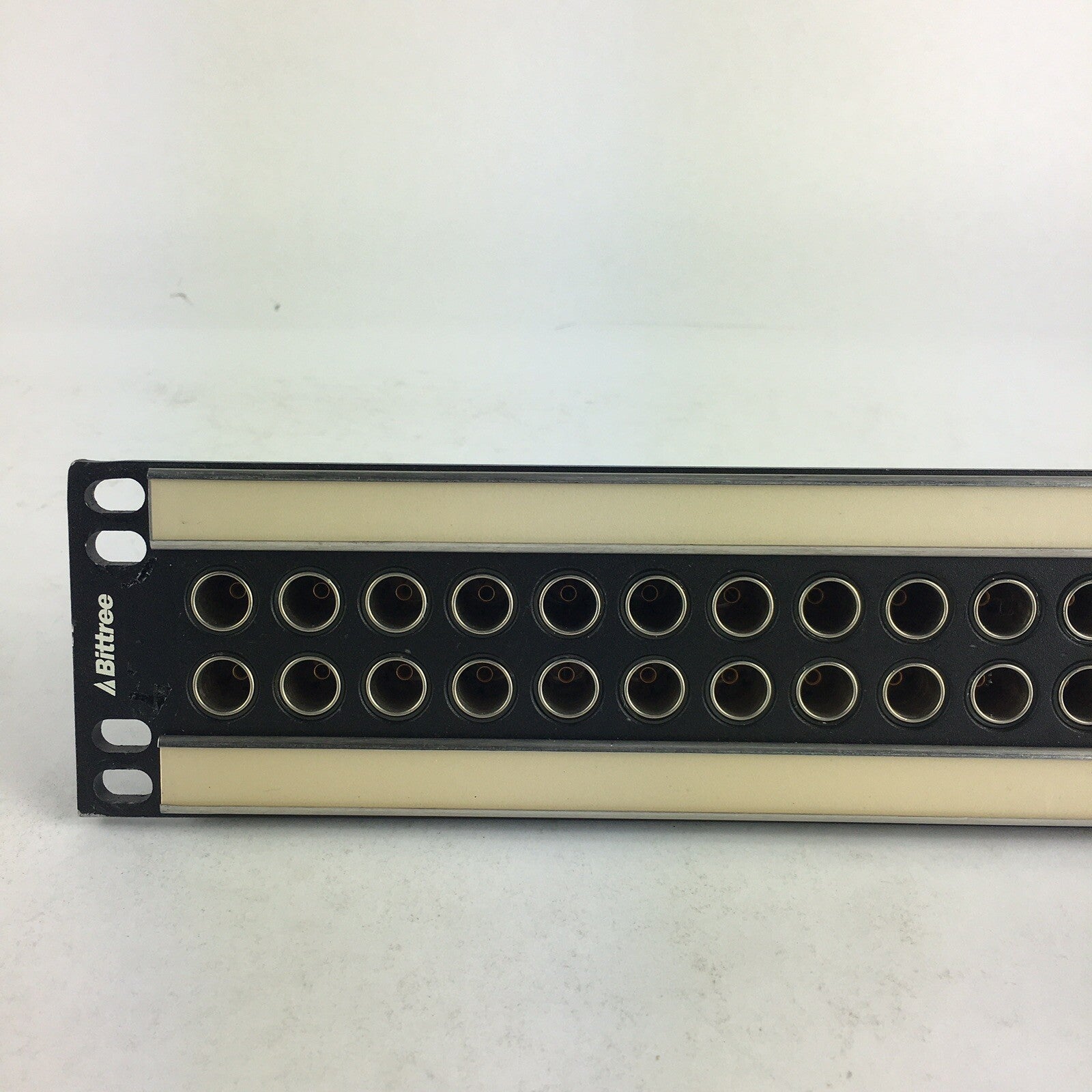 Bittree MINI-TRIAX BULKHEAD PATCHBAY KIT, 2X28 B52H-2WTHD 1.5RU