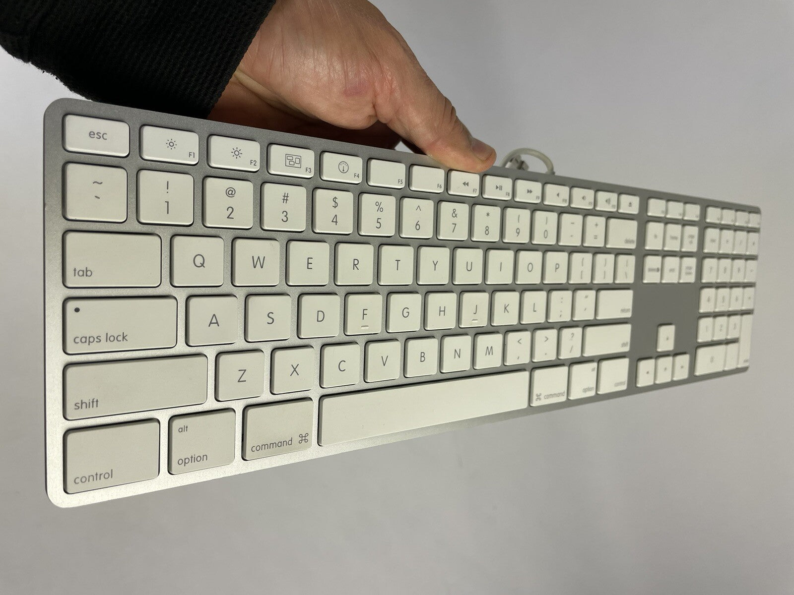Genuine Apple Wired Aluminum USB Keyboard w/ Numeric Keypad MB110LL/A A1243