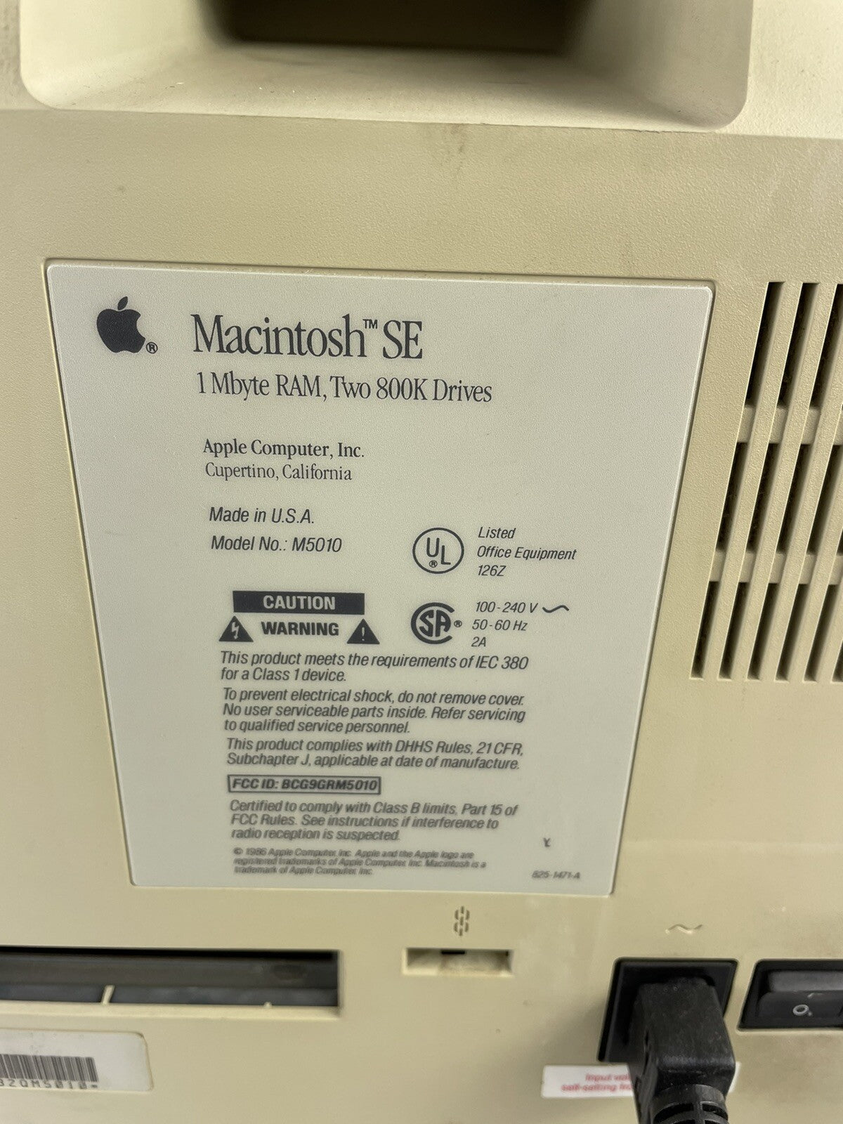 Vintage Apple Macintosh SE Computer M5010