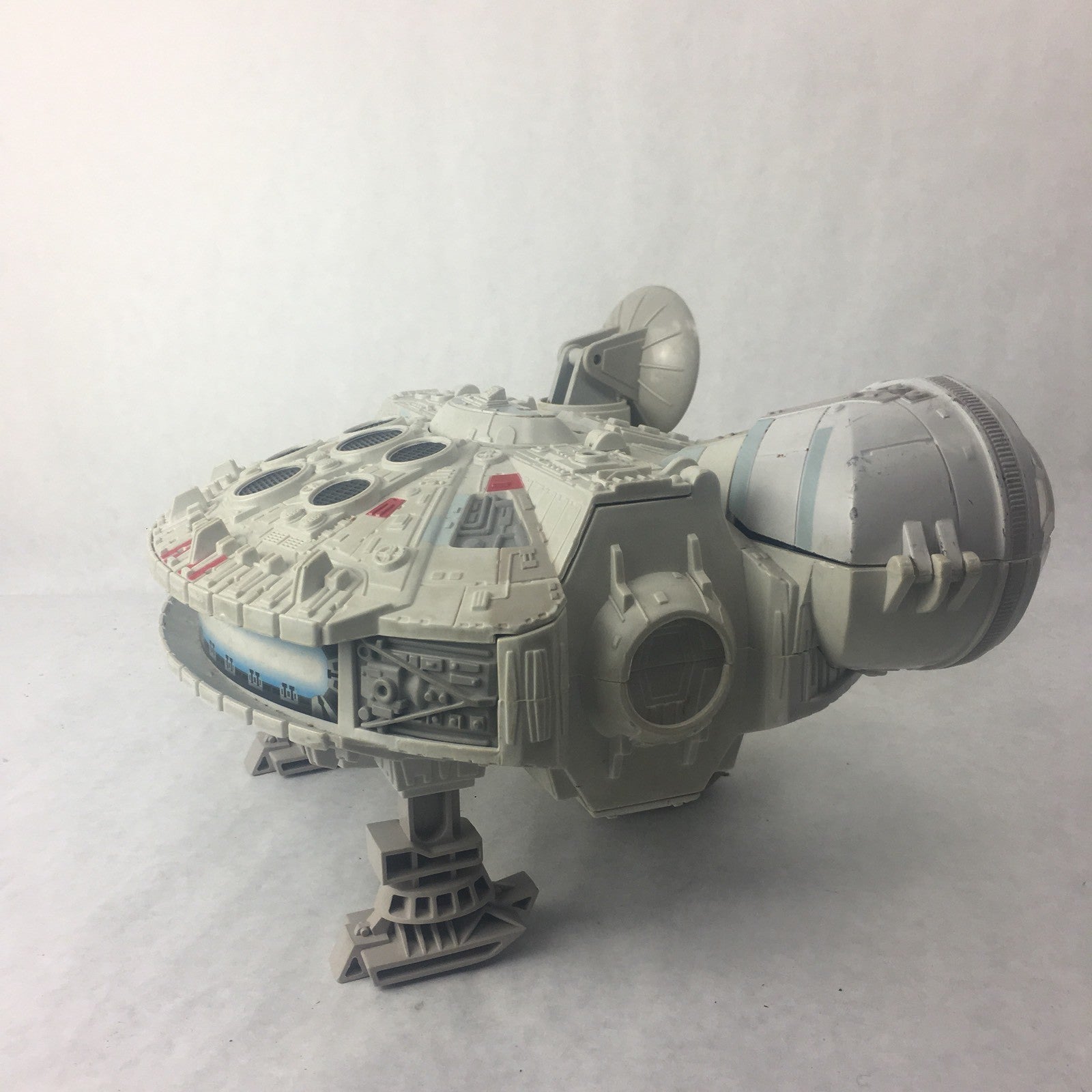 STAR WARS MILLENIUM FALCON SPACESHIP 2001 Hasbro C-060A