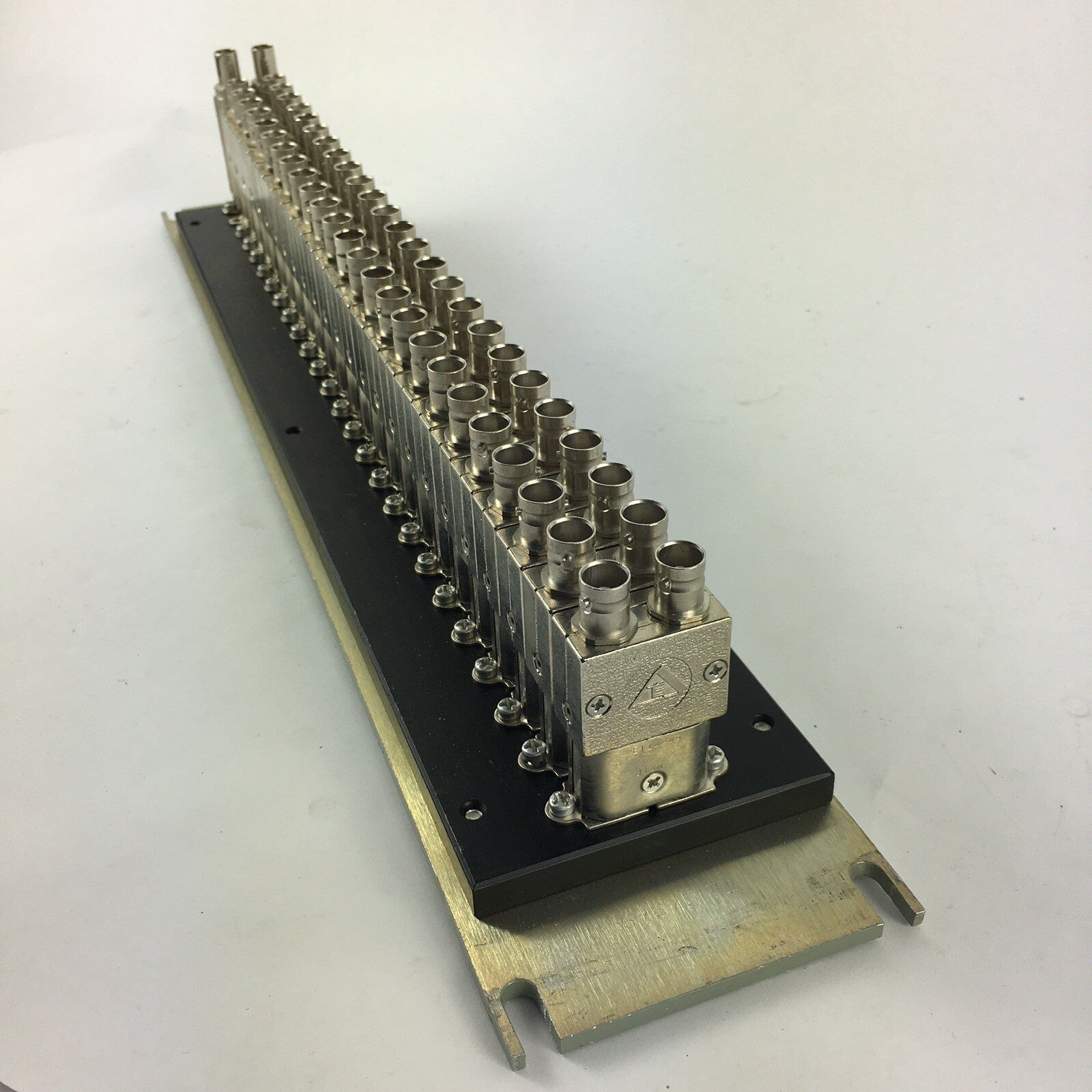 Trompeter Electronics Inc JSI-52 Insulated 52 Position Panel Wide Spacing
