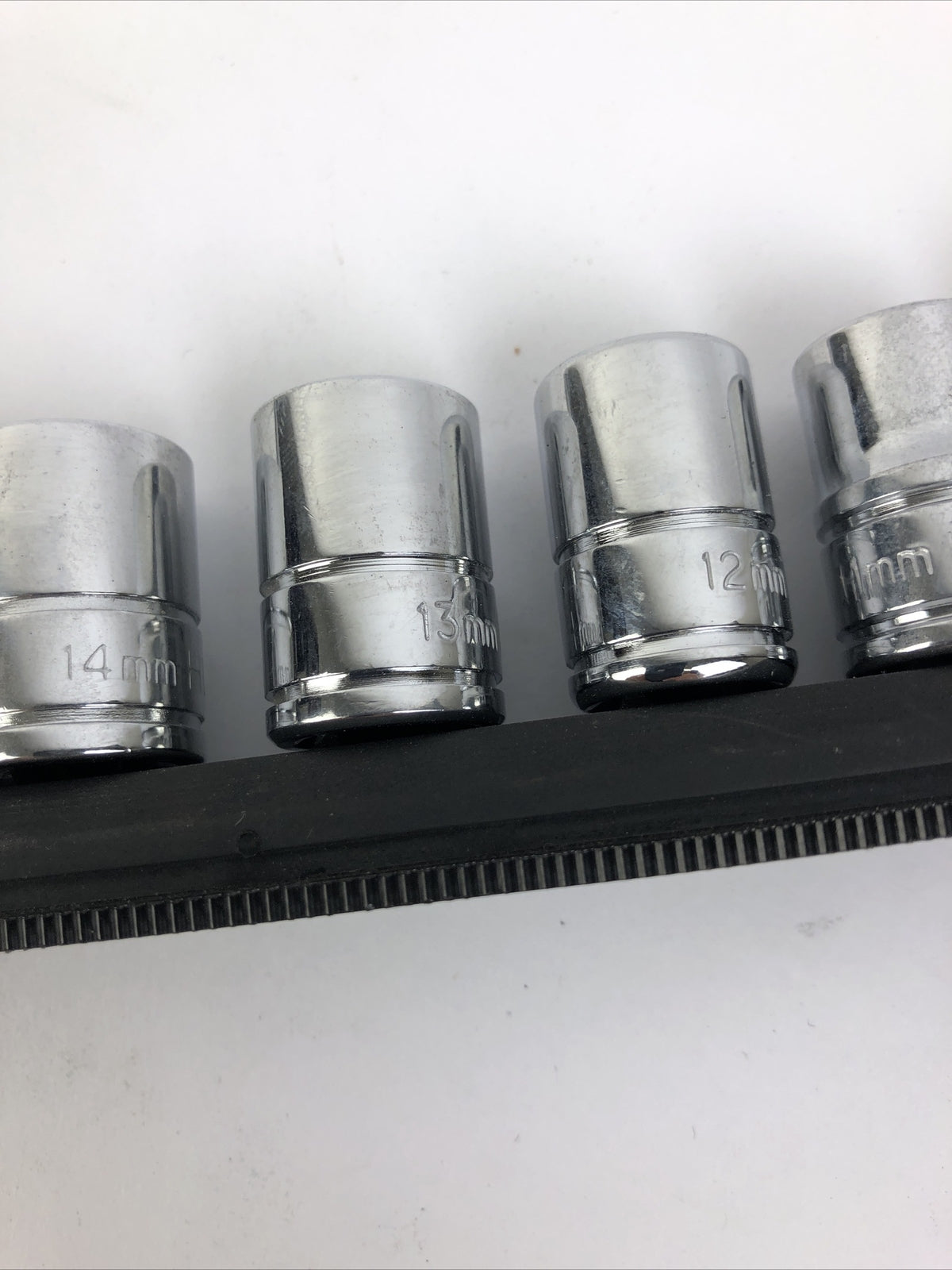 Husky 10 piece metric 3/8 drive 6 point socket set 10mm to 19mm mint condition