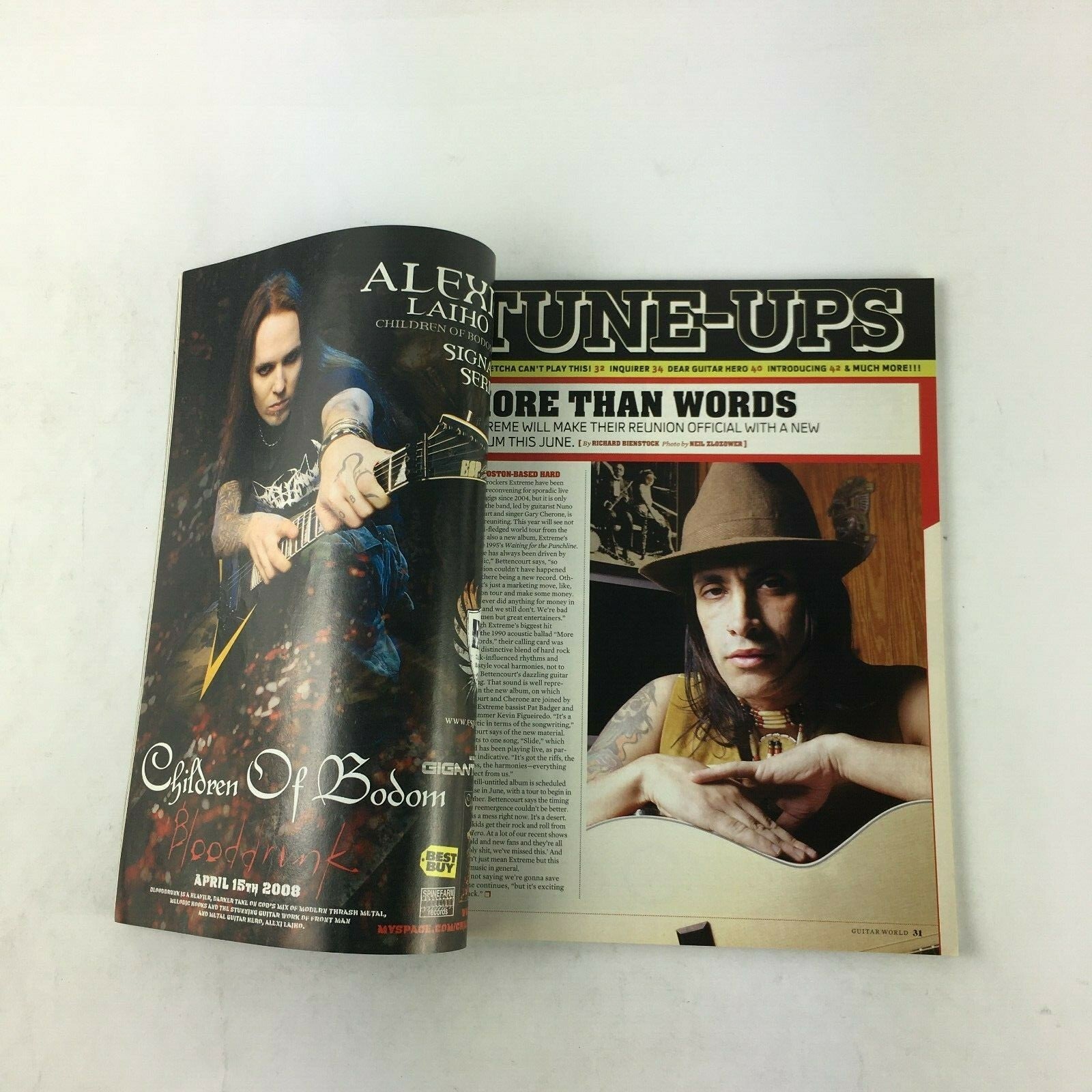 Guitar World Magazine Perry & Slash Guitar Hero George Lynch Joe Satriani Paul