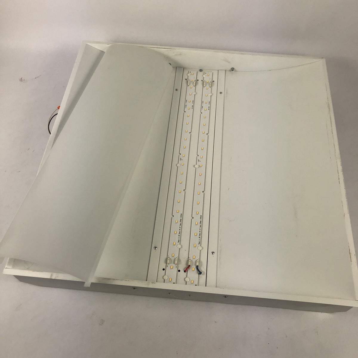ILP LED Volumetric Troffer VOL22-24WLED-UNIV-40 - LOOK
