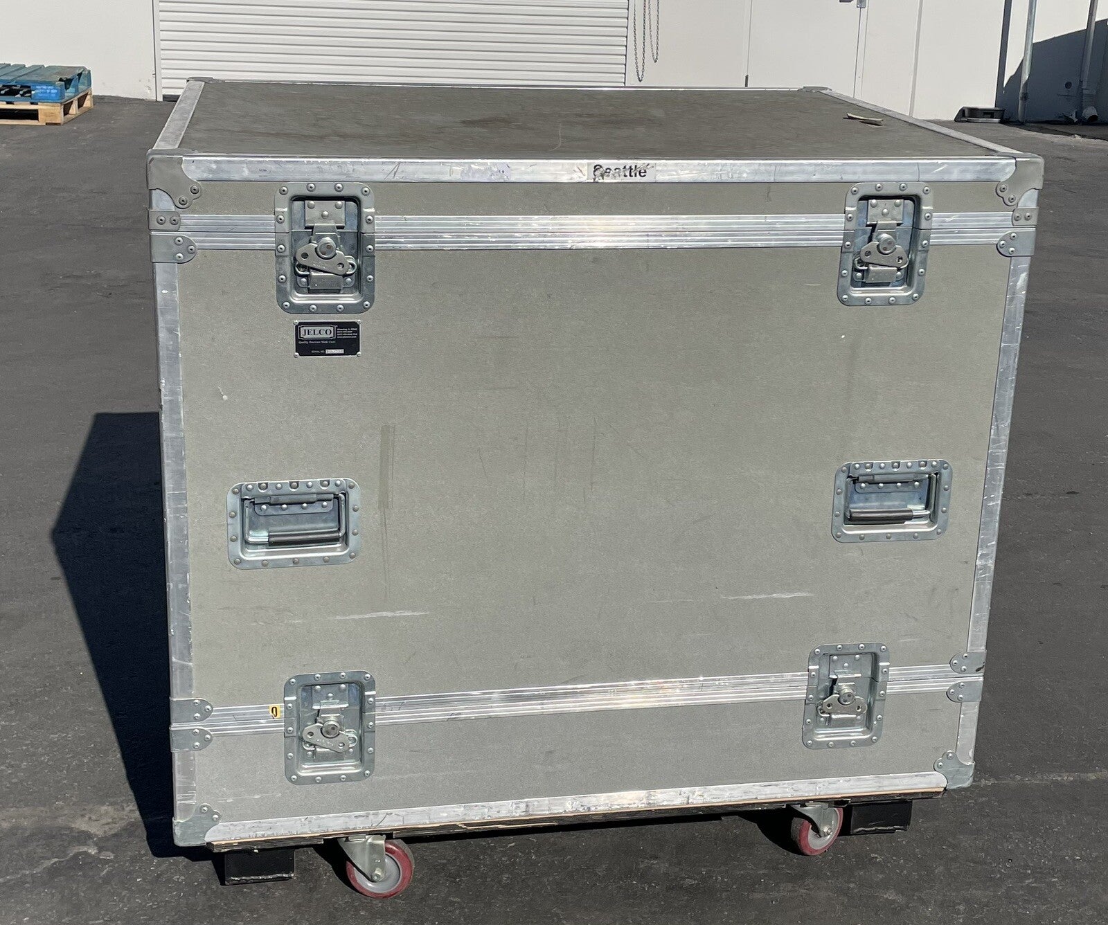 Digital Projection iS15-SK DLP digital cinema projector NO lenses w/ roadcase
