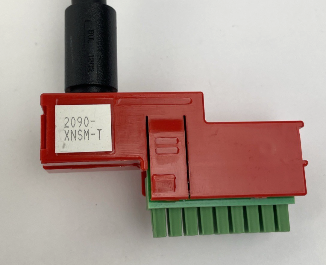 OEM ALLEN BRADLEY 2090-XNSM-T Connector w / Cable