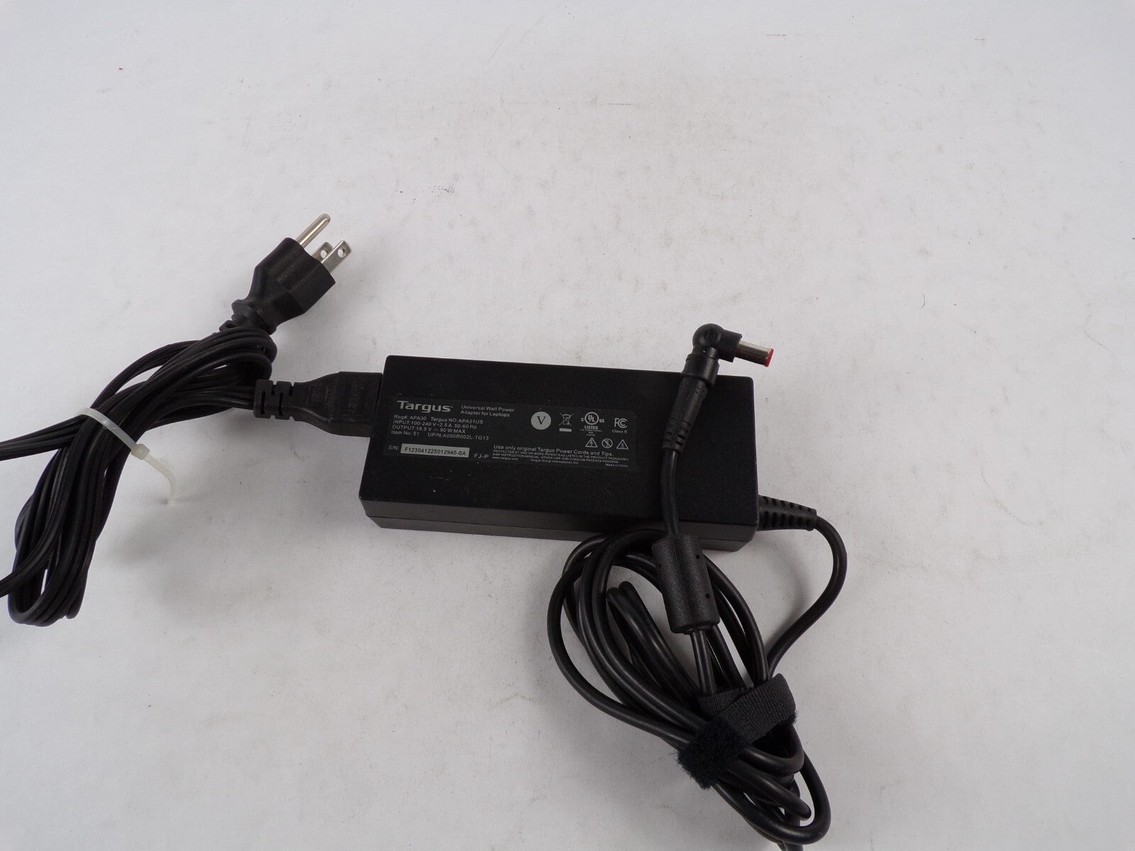 Geniune Targus Universal Wall Power Output 19.5 V 90 A Power Supply Adapter A56