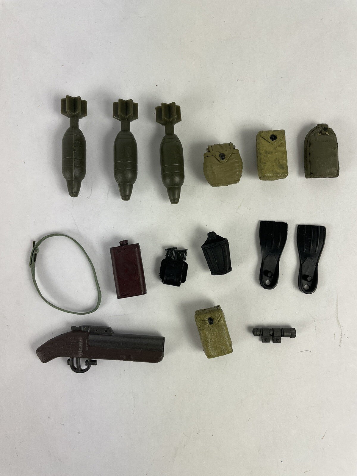 LOT OF 14 VTG 90s GI Joe Machette bombs gun pouch fins For 1/6 Scale 12" Figures