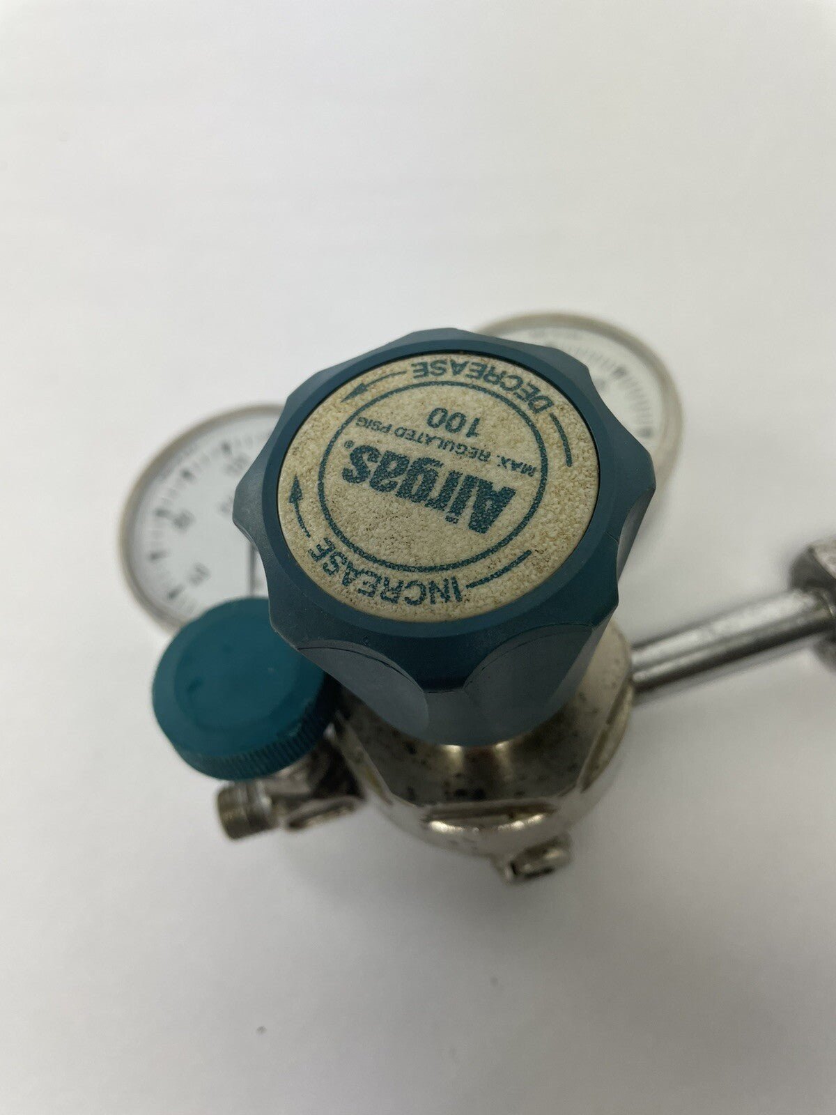 AIRGAS 4122301 TWO STAGE GAS REGULATOR GAUGE 100 / 3000 PSI 4122301-000