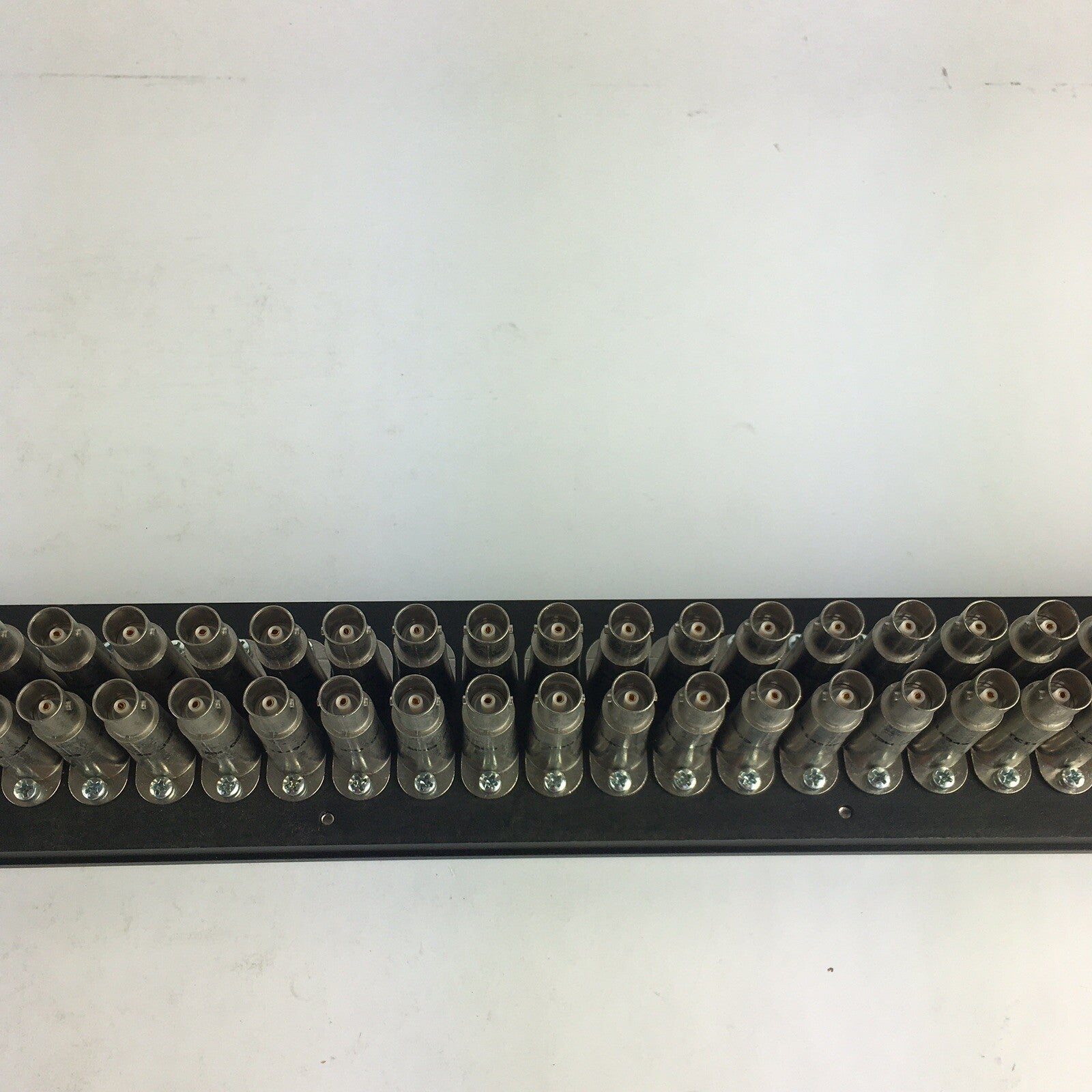 Bittree MINI-TRIAX BULKHEAD PATCHBAY KIT, 2X28 B52H-2WTHD 1.5RU