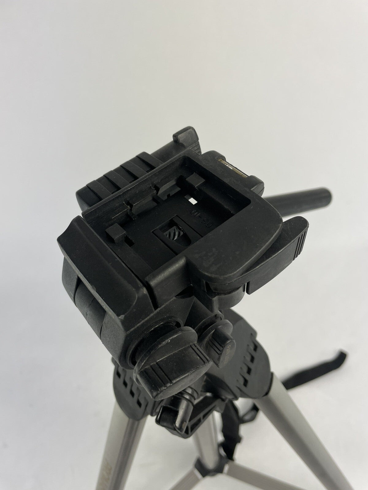 Promaster 6200 Photo/Video Tripod (PR03264) *Pre-Owned* Free Shipping
