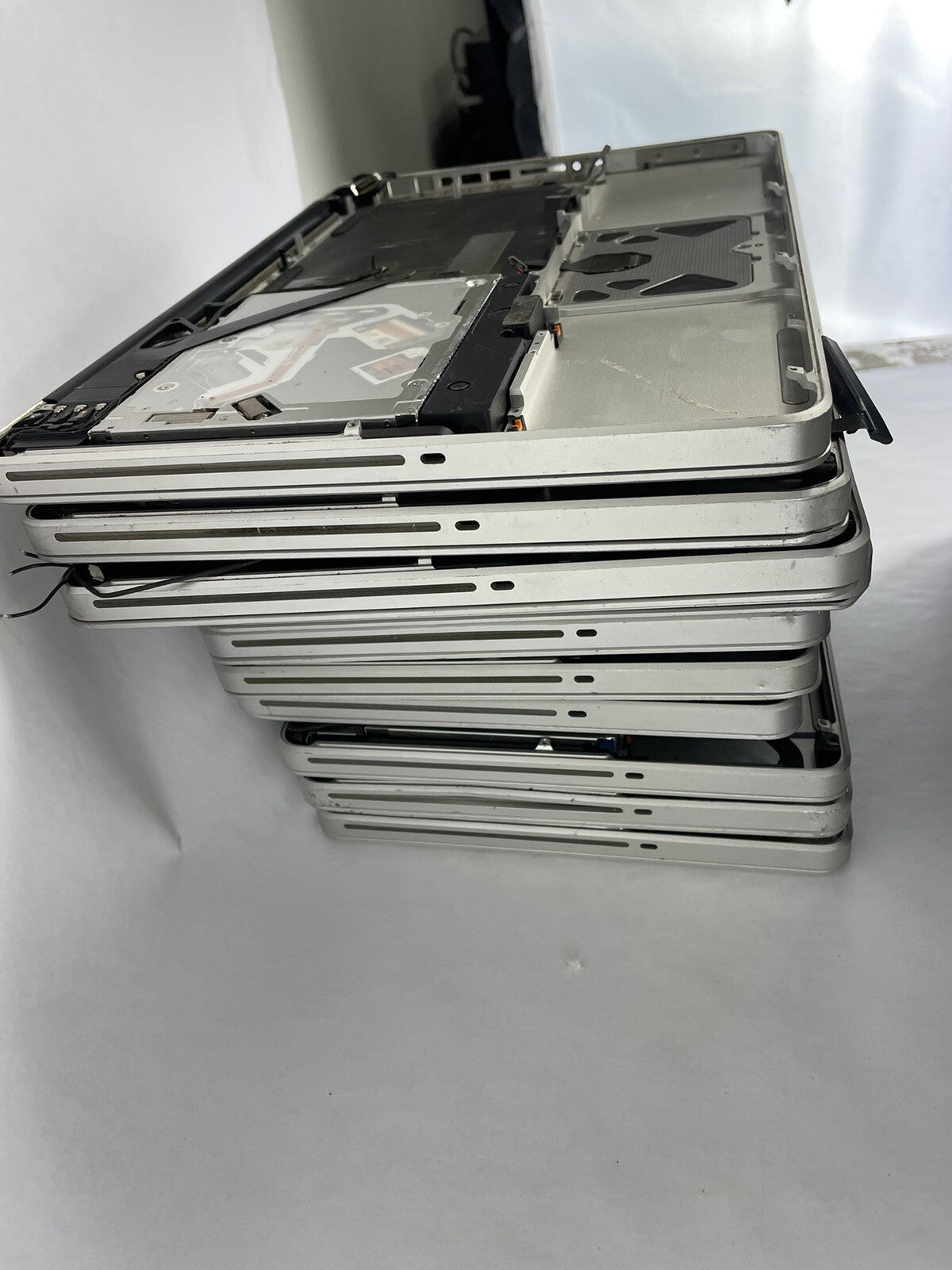 Lot of 42: Apple MacBook 13" A1278 15" A1286 for parts and repair