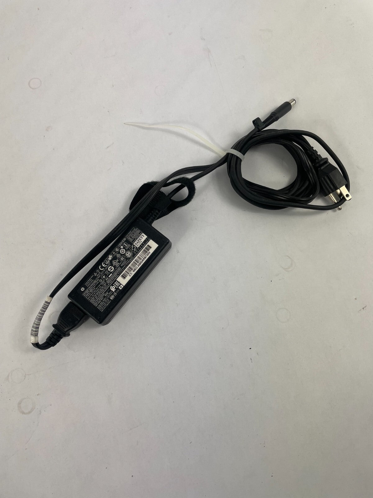 Geniune HP ADP-65HB HC Output 19.5V 3.33 A Power Supply Adapter B01