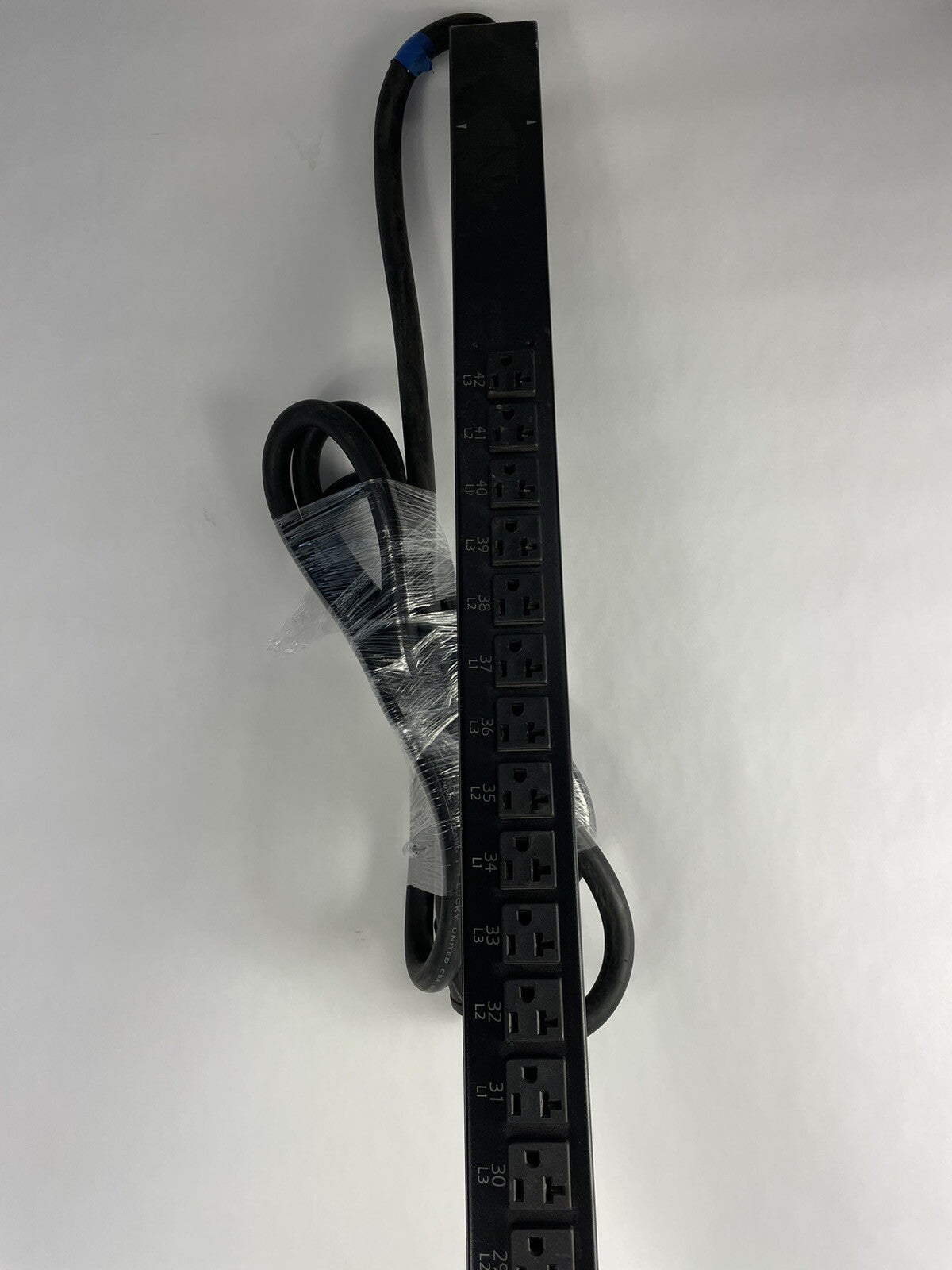APC AP7892 Rack PDU Metered Zero 5.7kW 208V(42)5-20 10' Power Distribution Strip