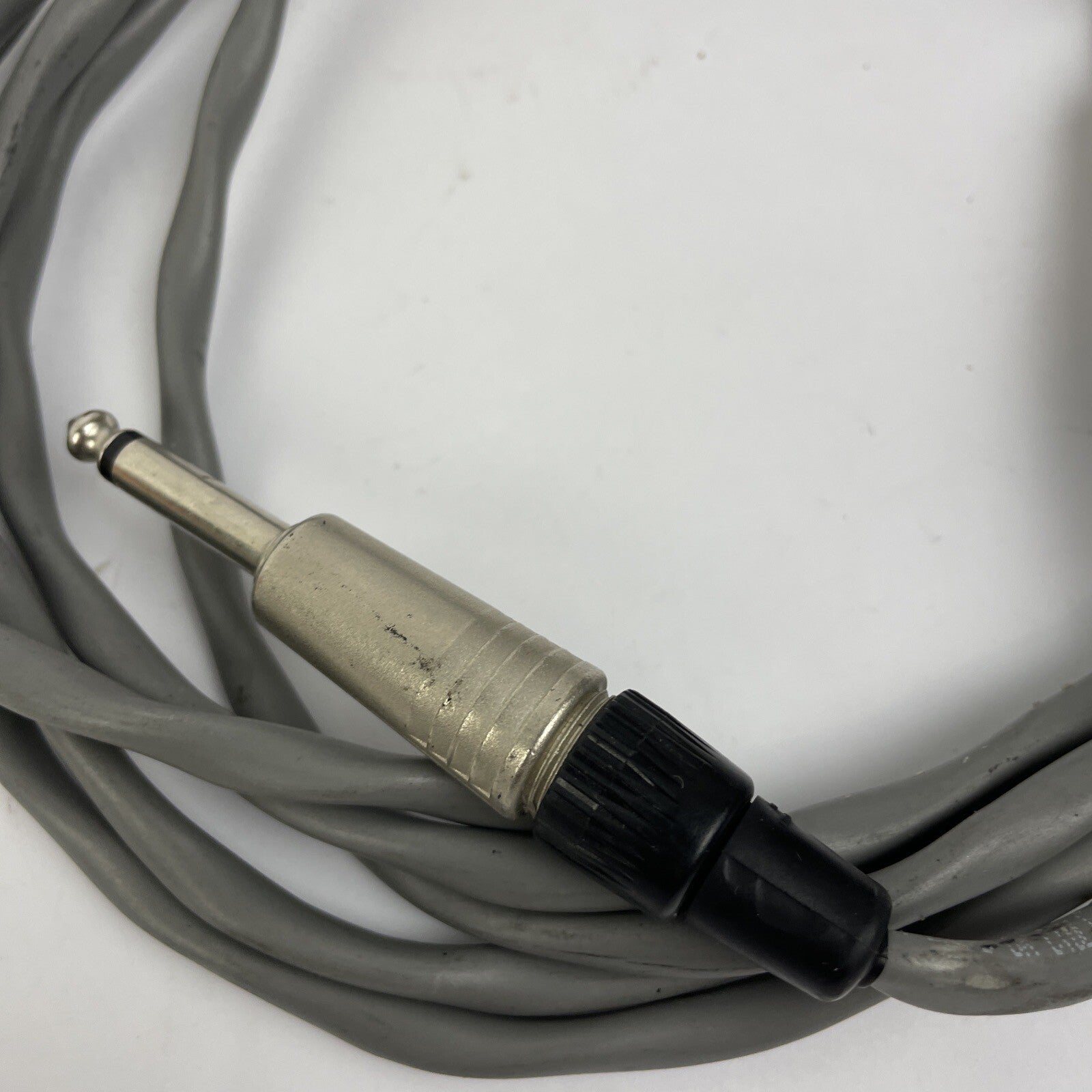GUITAR CABLE WITH OEM NEUTRIK 1/4" NP2C Guitar PLUG, 9 ft. - LOOK
