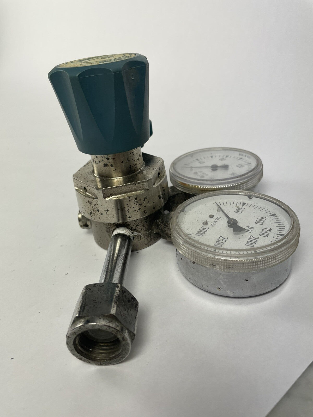 AIRGAS 4122301 TWO STAGE GAS REGULATOR GAUGE 100 / 3000 PSI 4122301-000
