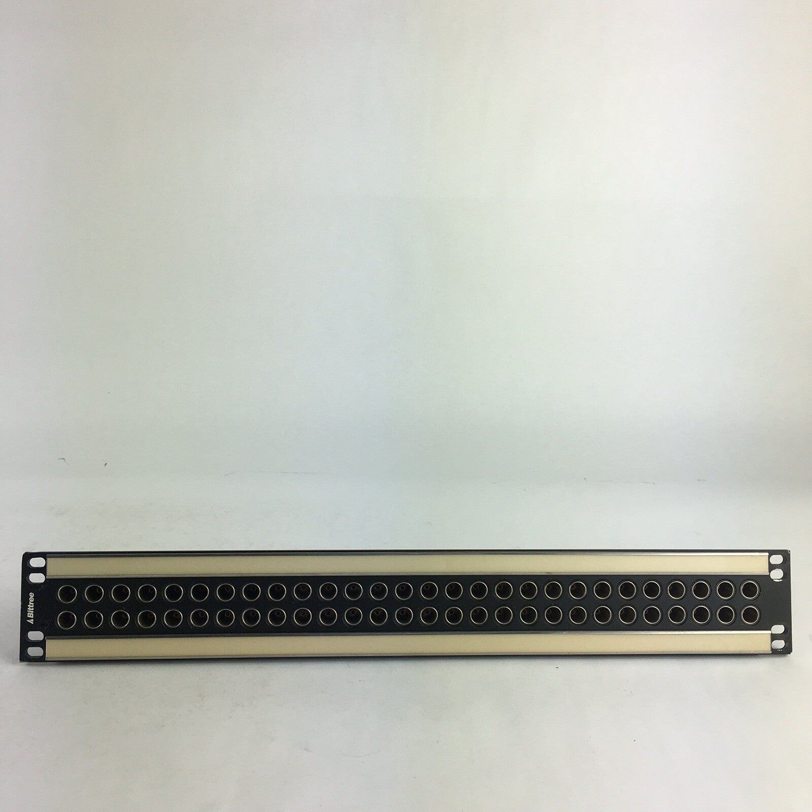 Bittree MINI-TRIAX BULKHEAD PATCHBAY KIT, 2X28 B52H-2WTHD 1.5RU