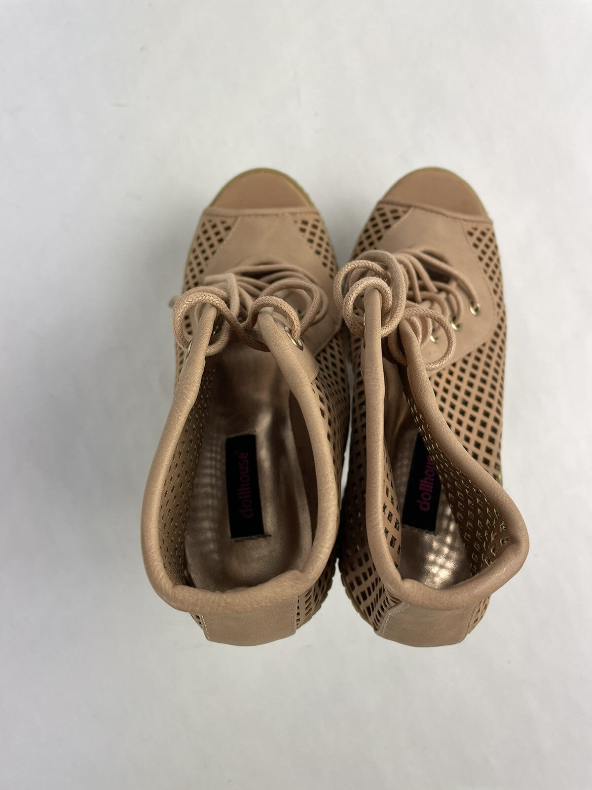 Women's Size 7.5 Dollhouse Brand 6" Heel Cream Platform Shoes Good Condition