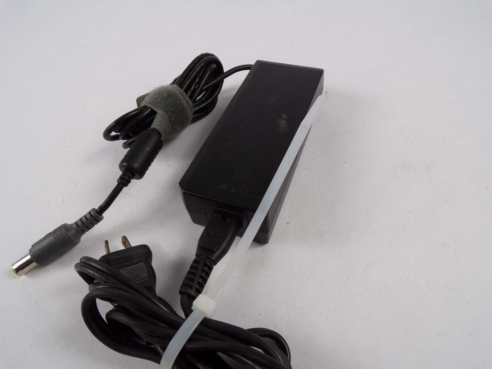 Genuine Lenovo AC Adapter 92P1105 Output 20 V 4.5 A Power Supply Adapter A00