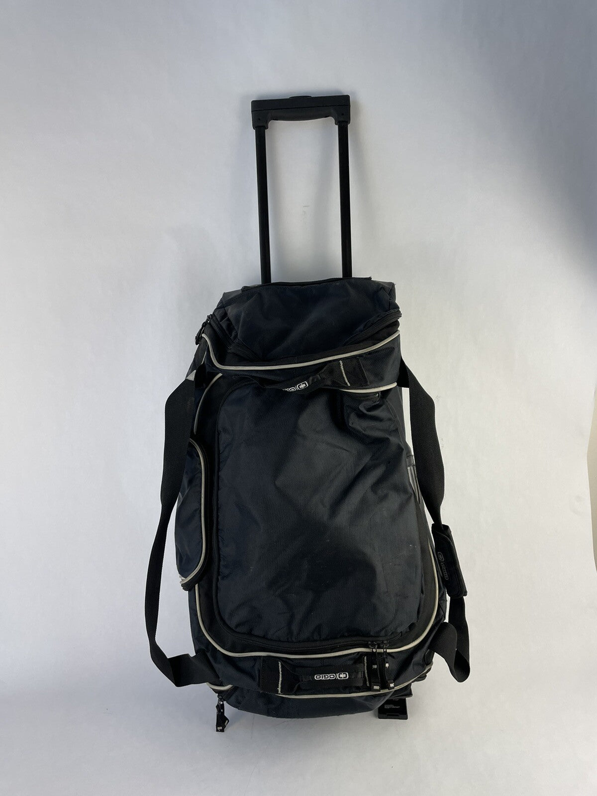 OGIO SLED TRAVEL BAG. BLACK 28 inch ROLLING CART TRAVEL BAG.