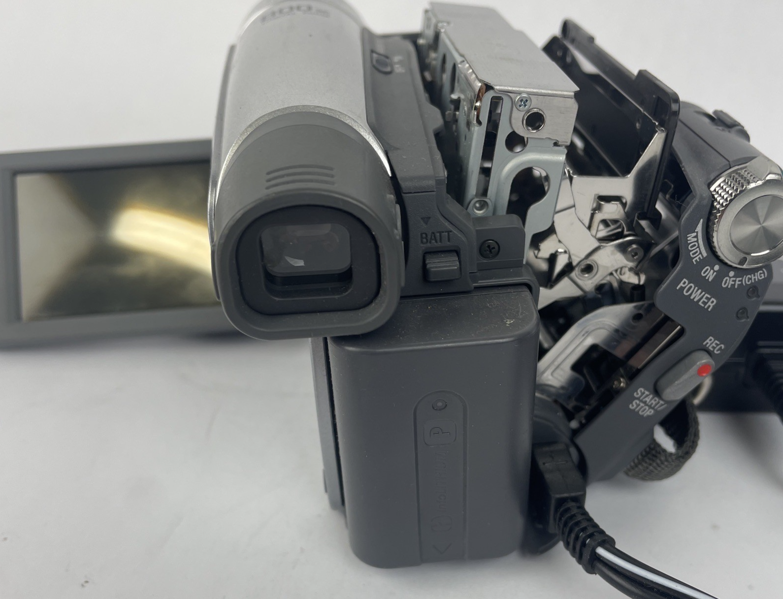 Sony DCR-HC28E MiniDV Digital Video Camera Handycam For Parts Or Repair Charger
