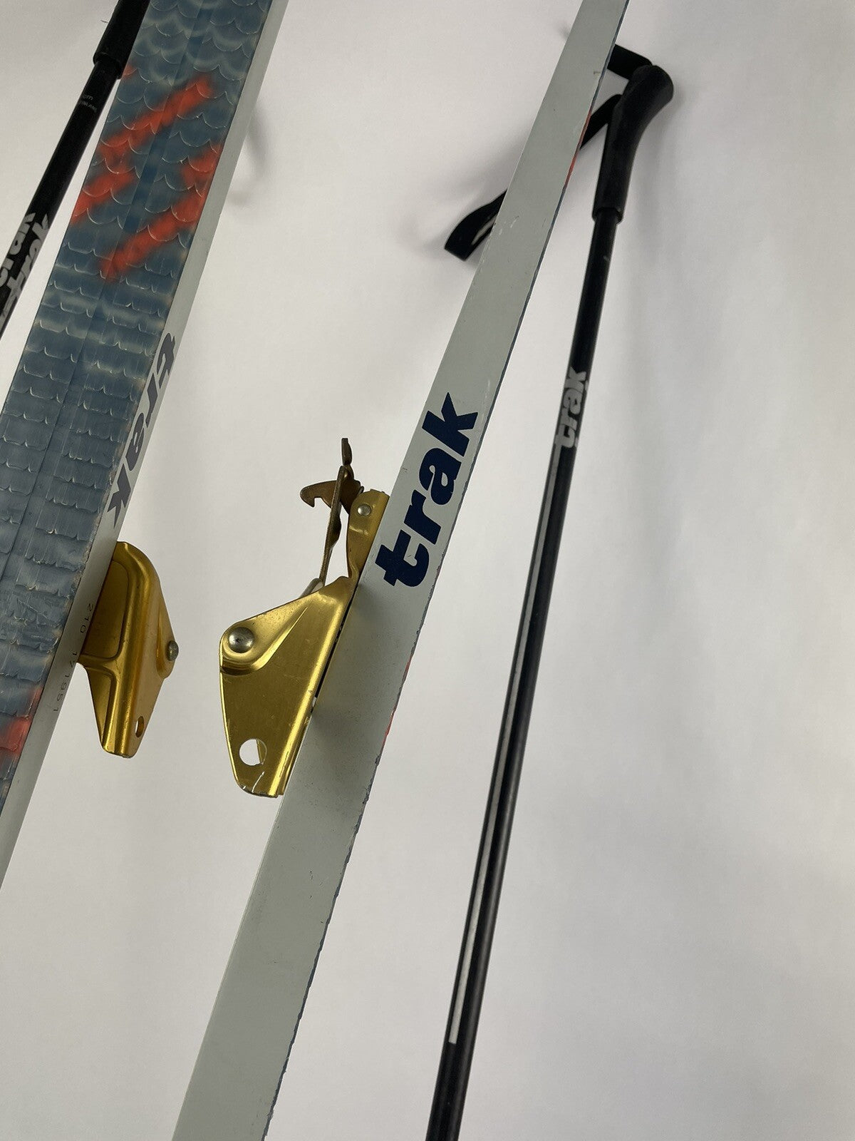 Trak Marathon Nowax cross country Ski 210cm + SKILOM MEDIUM BINDING + Trak poles