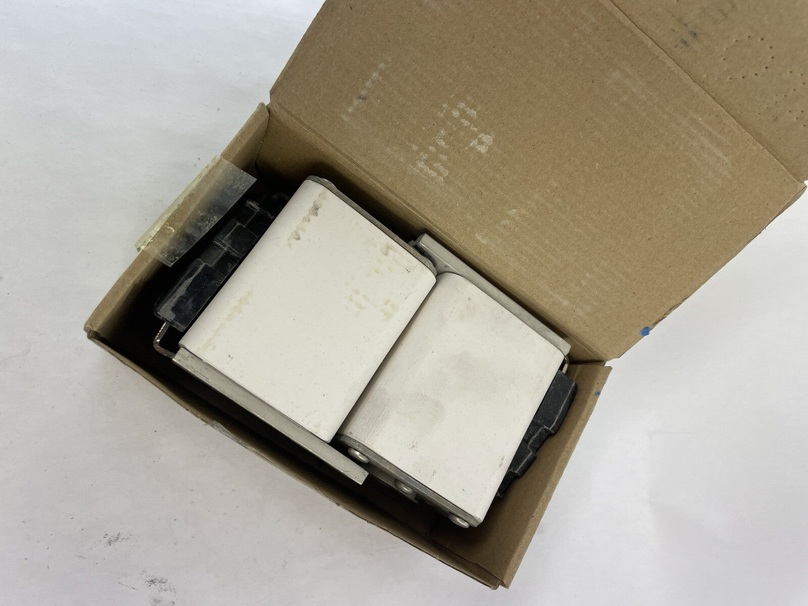 BUSSMANN EATON - 170L8020 FUSE 800A 1000V 2SKN/80 AR HIGH SPEED Typower Zilox