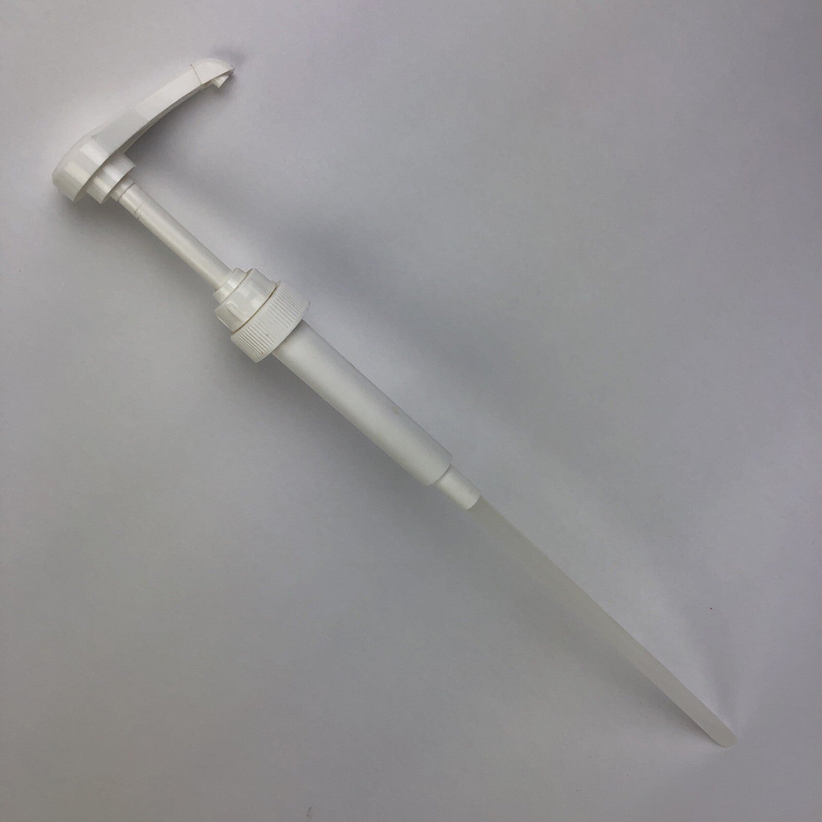 Tablecraft Syrup Pump Fits 28mm Bottles 11" Dip Tube 1/4 oz / 7mm - LOOK