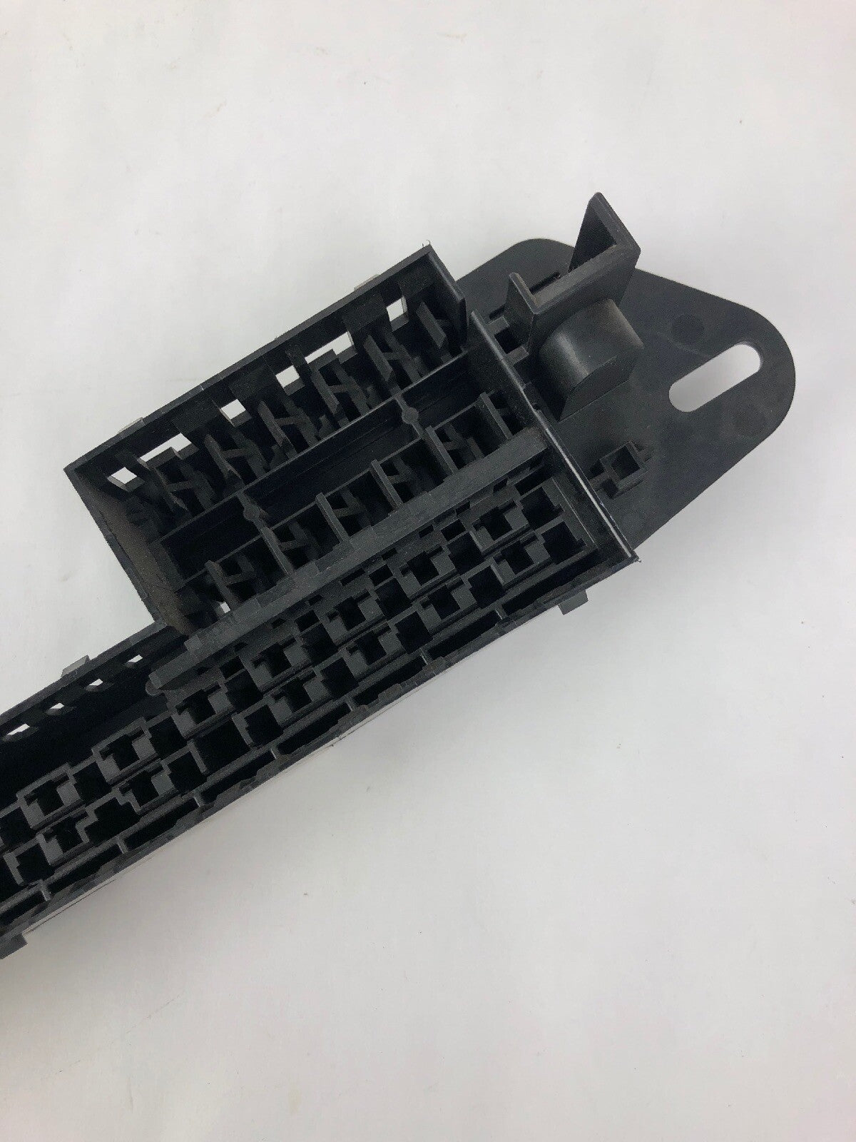 GENUINE GM General Motors # 88956562 FUSE BLOCK * Fast Free Shipping