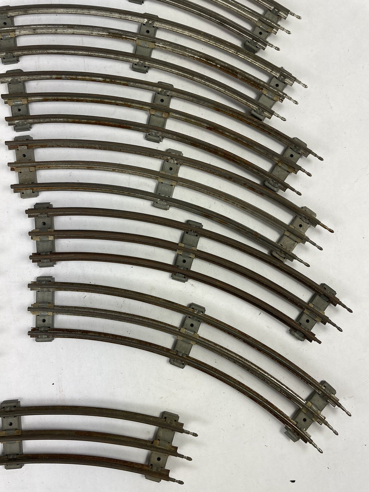 LOT OF 15 : VINTAGE LIONEL 027 TRACK STANDARD CURVE SECTIONS