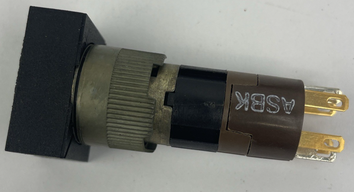 Allen Bradley Bulletin 800A-M Momentary Contact Push Button Oil Tight Type 14