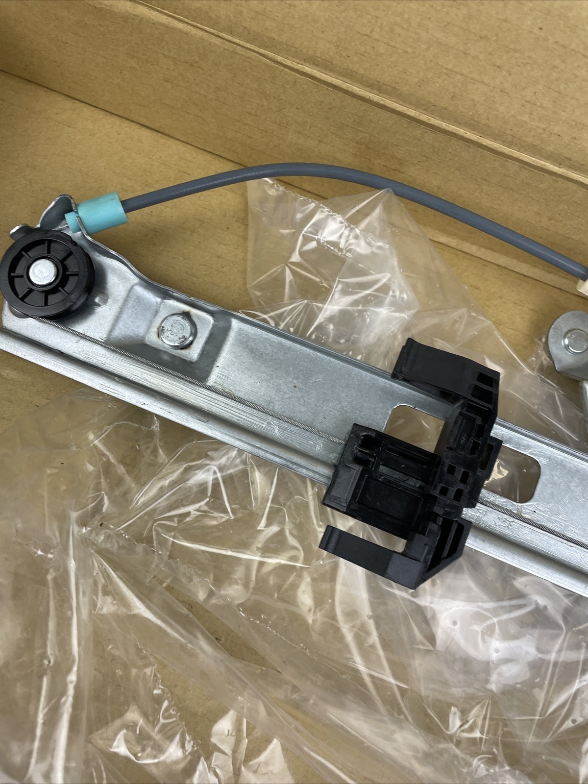 Dorman 749-469 rear right power window regulator BMW 325xi 330xi NOS replacement part