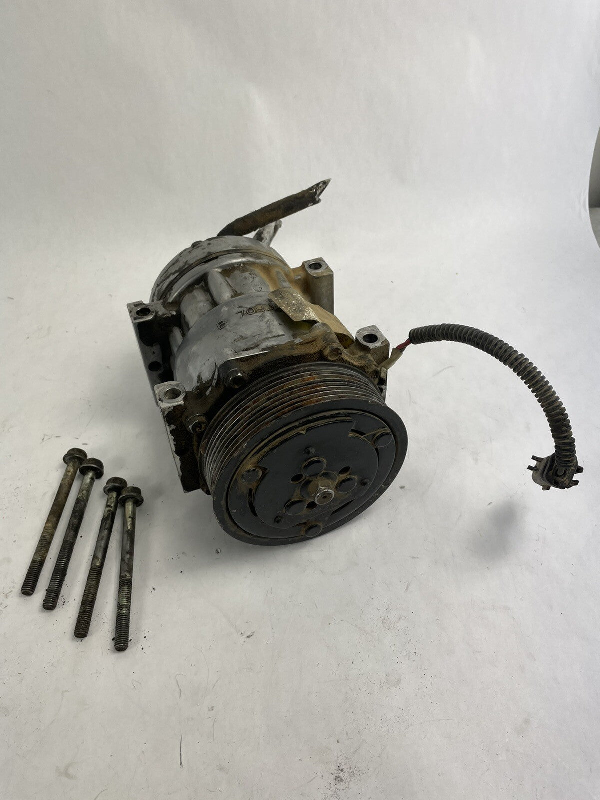 OEM A/C compressor Dodge Ram 2500 Cummins 12V B709AS2