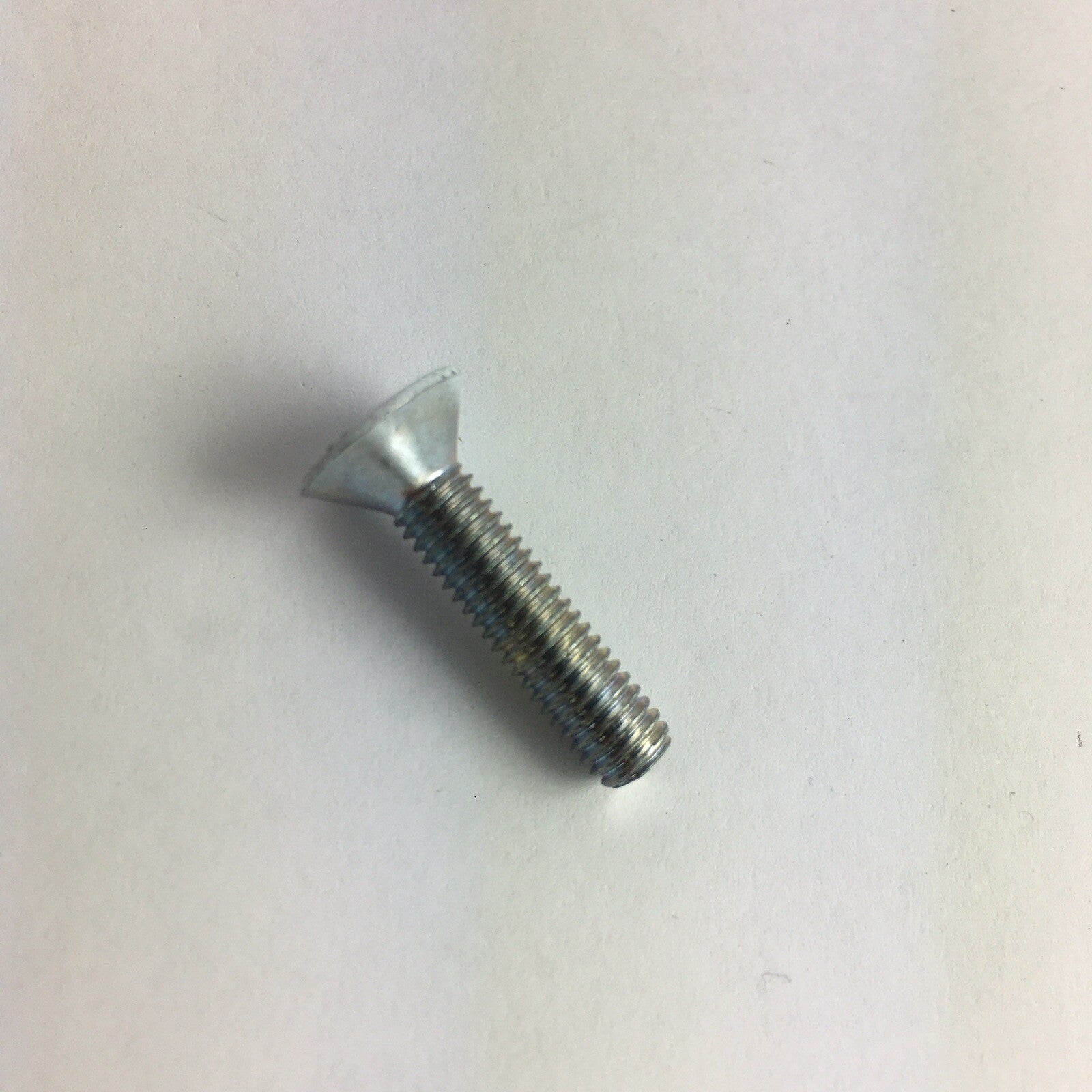#10-32 7/8" Flat Head Socket Cap Screws Alloy Steel Zinc Allen - White top