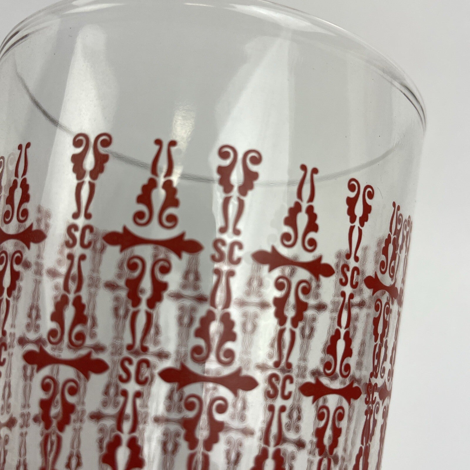 Vintage Southern Comfort 16 oz clear pint glass with branded logo.