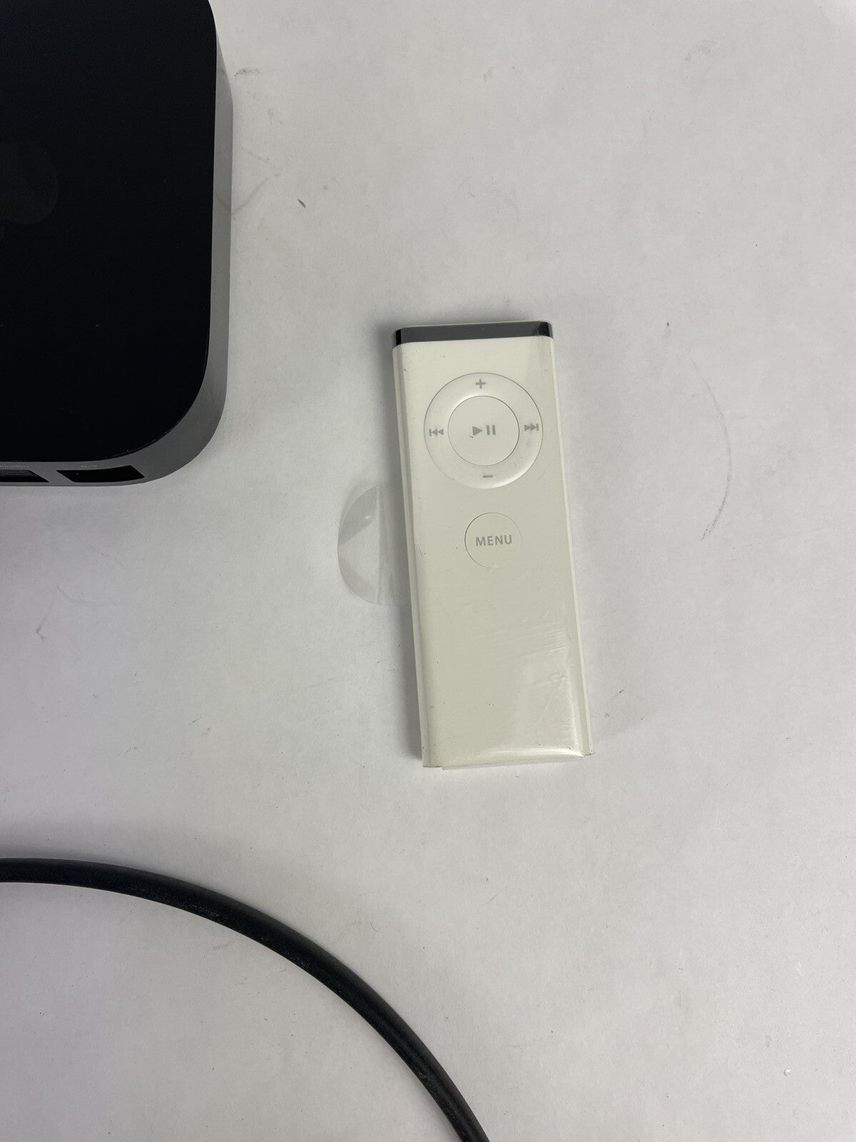 Apple TV (3rd Generation) A1469 with Genuine Apple Remote A1156