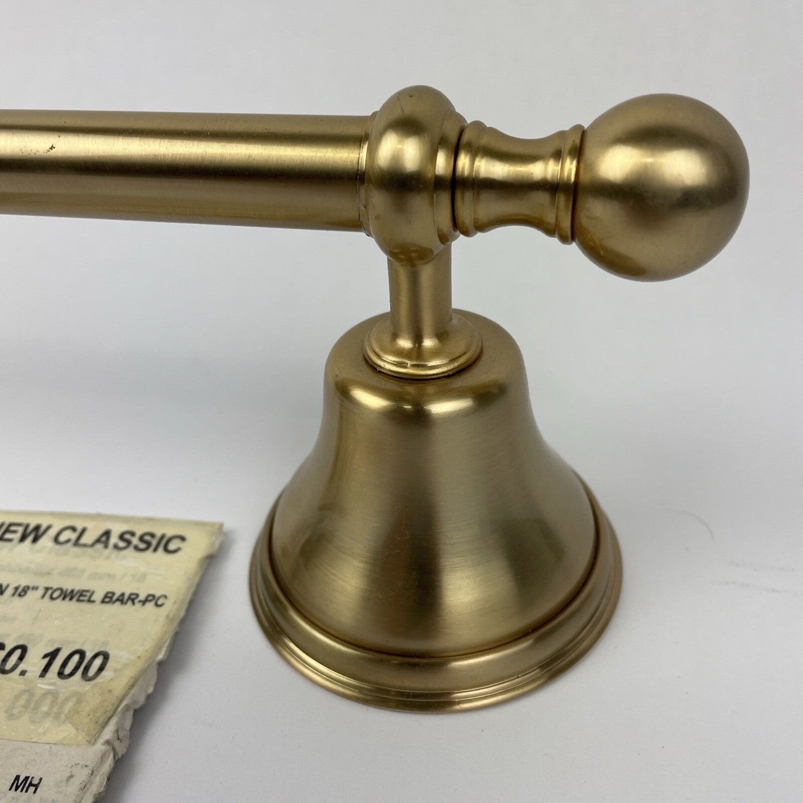New Classic JADO Bathroom Towel Bar NCL/CEN 18” 038460.100 Gold Chrome Finish