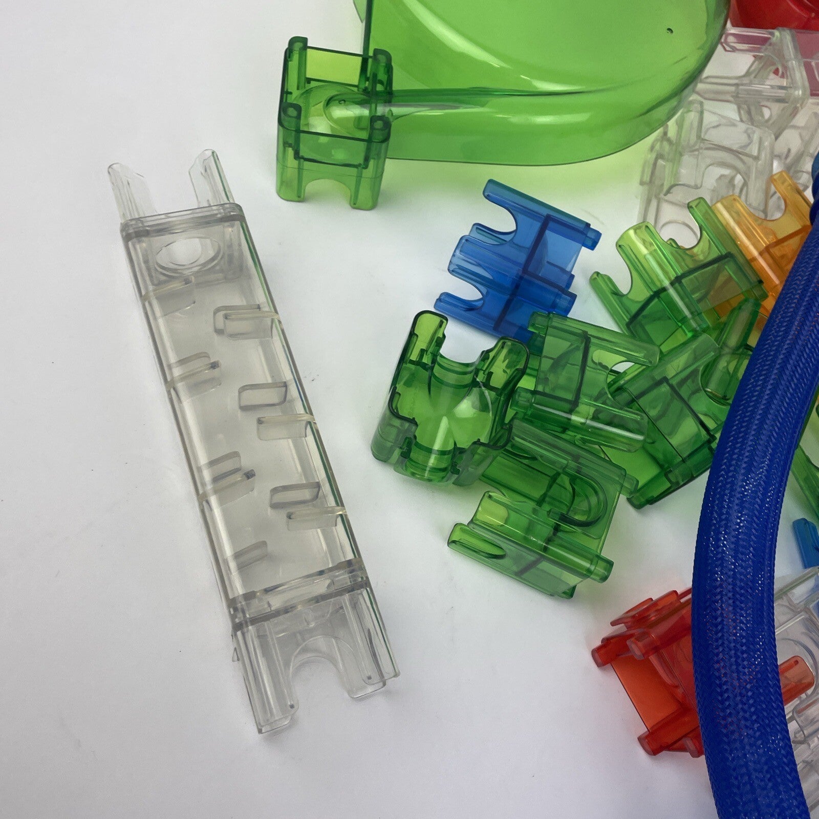 Q-BA-MAZE 2.0 Stunt Tower 114 Assorted Pieces 29 Marbles Replacement Cubes Build