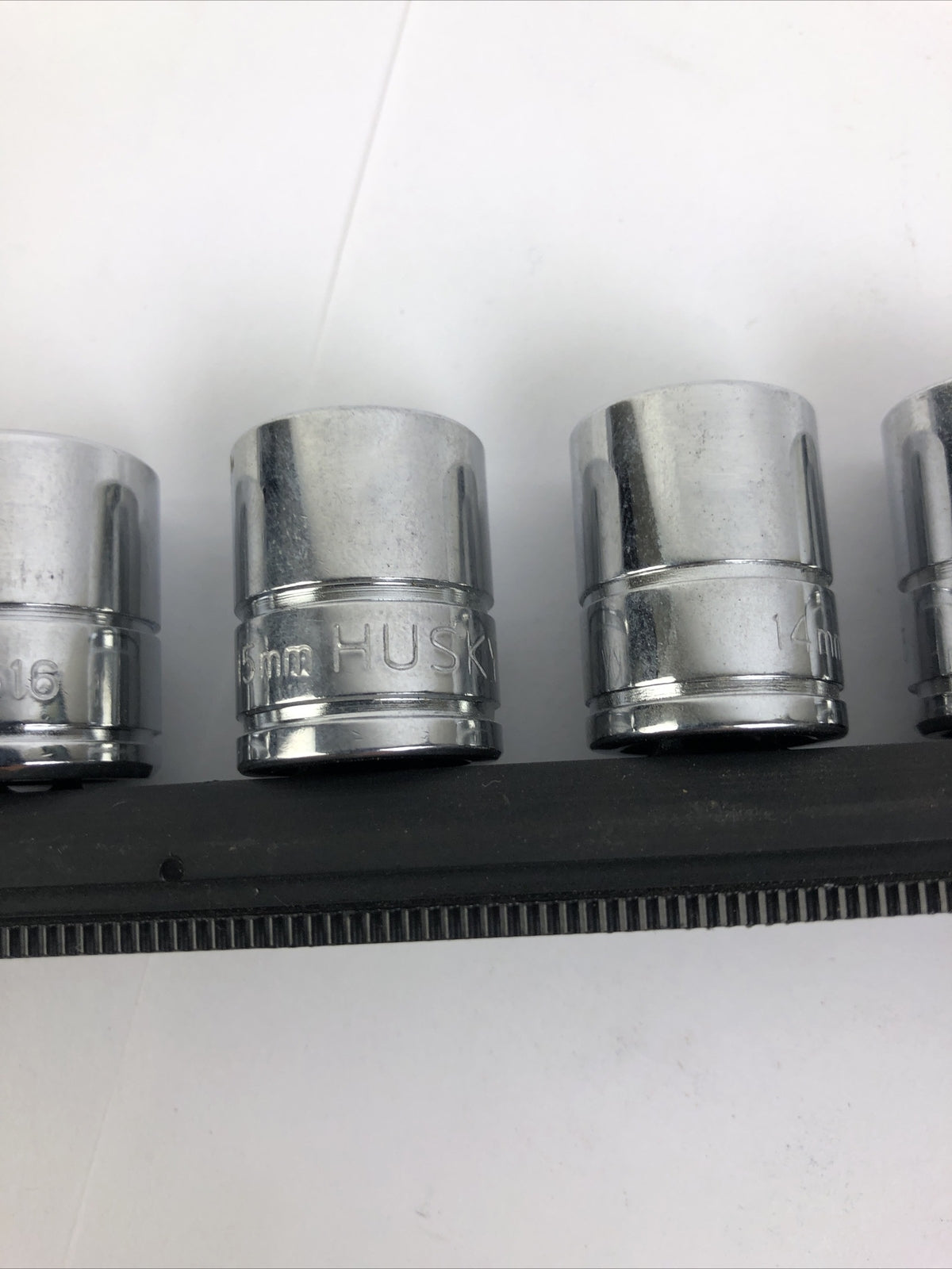Husky 10 piece metric 3/8 drive 6 point socket set 10mm to 19mm mint condition