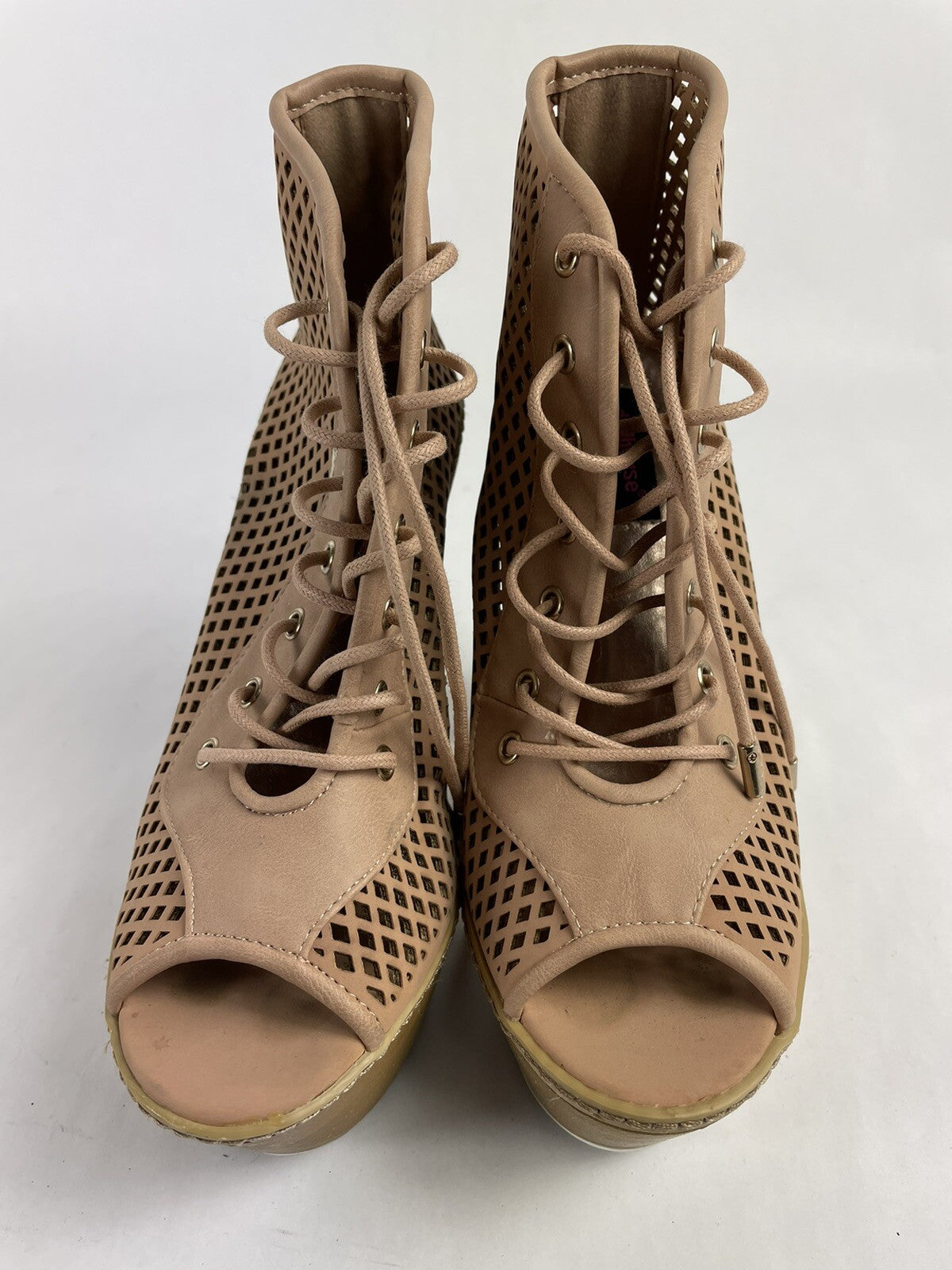Women's Size 7.5 Dollhouse Brand 6" Heel Cream Platform Shoes Good Condition