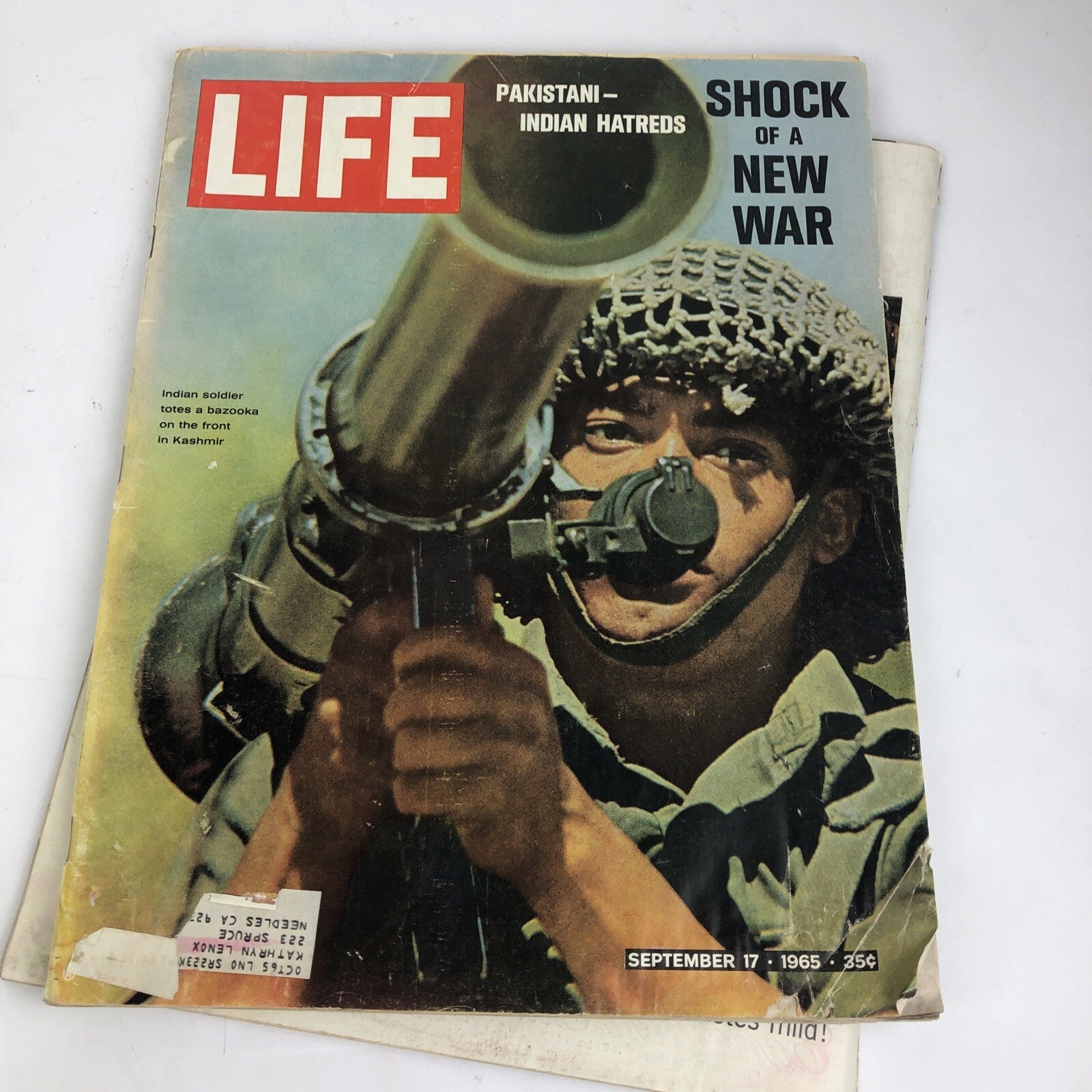 LIFE MAGAZINE JUNE 18 1965 SPACEWALK + September 17 1965 " Shock of a New Year "
