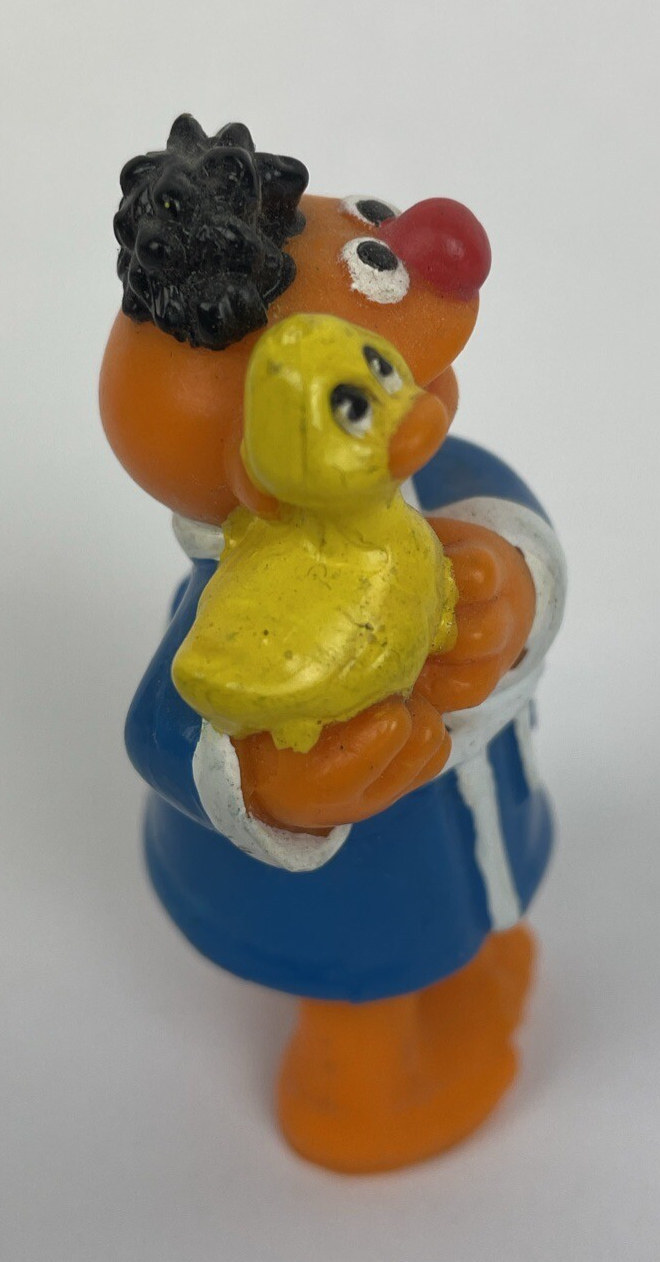 TYCO Hensen Sesame Street Bath Ernie with Rubber Duckie Figure Or Cake Topper
