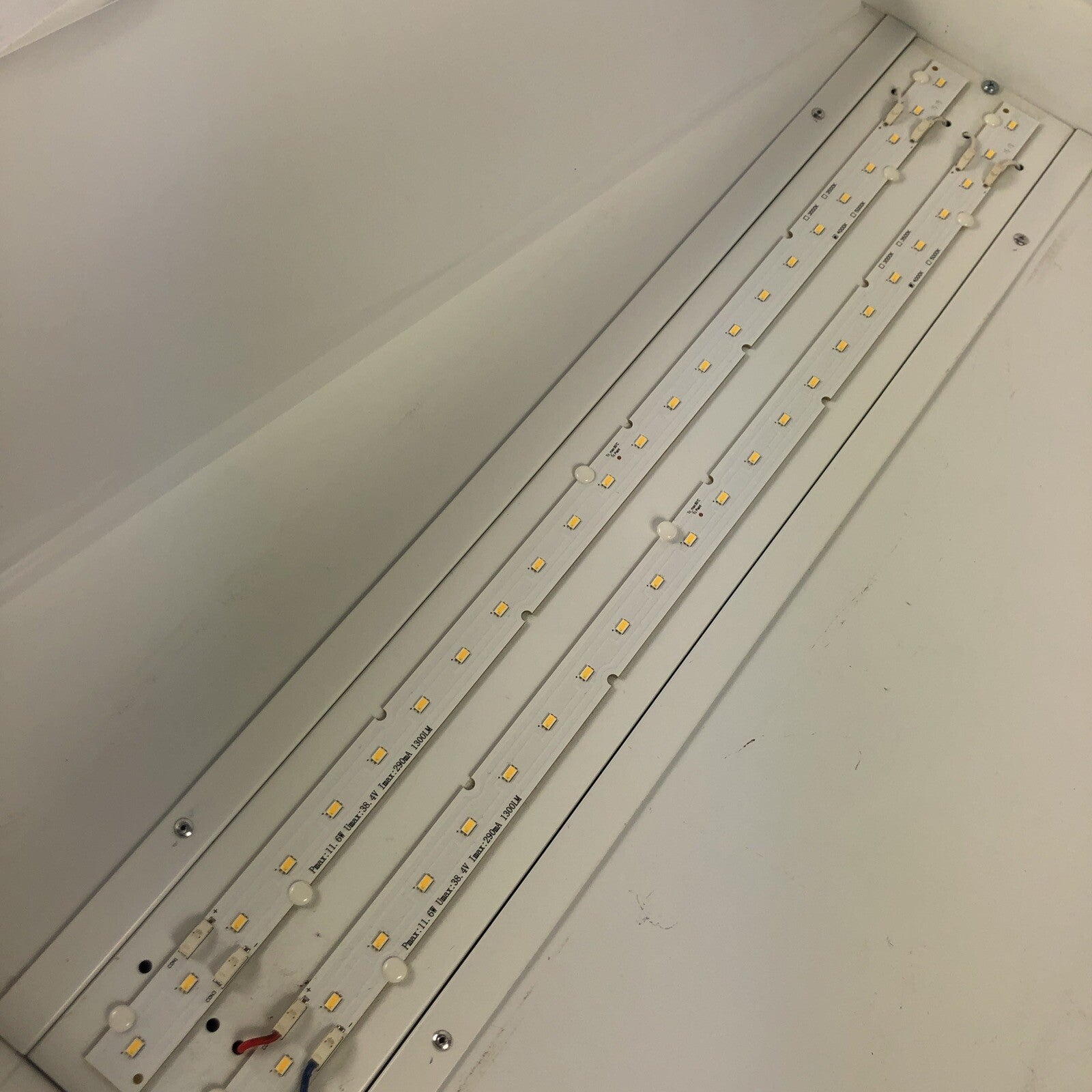 ILP LED Volumetric Troffer VOL22-24WLED-UNIV-40 - LOOK
