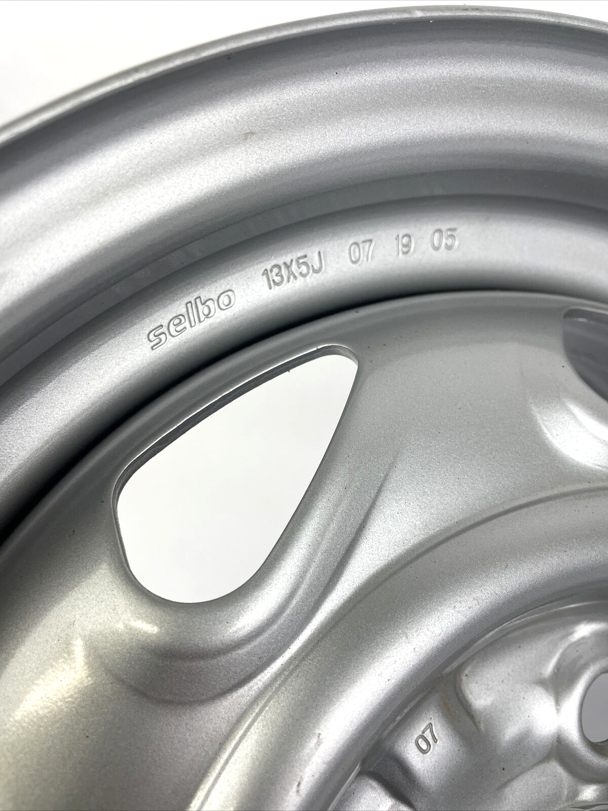 Kia Rio steel wheel rim 13x5J black OEM 2000-2005 with valve