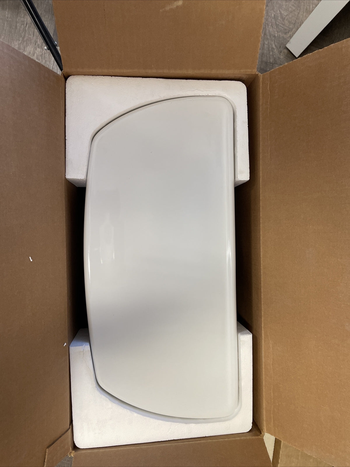 Kohler K-4468-T-0 Wellworth white toilet tank with trip lever and flush valve