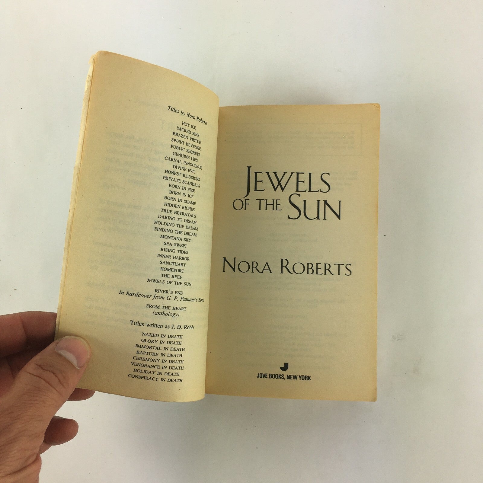 Nora Roberts Jewels of the Sun