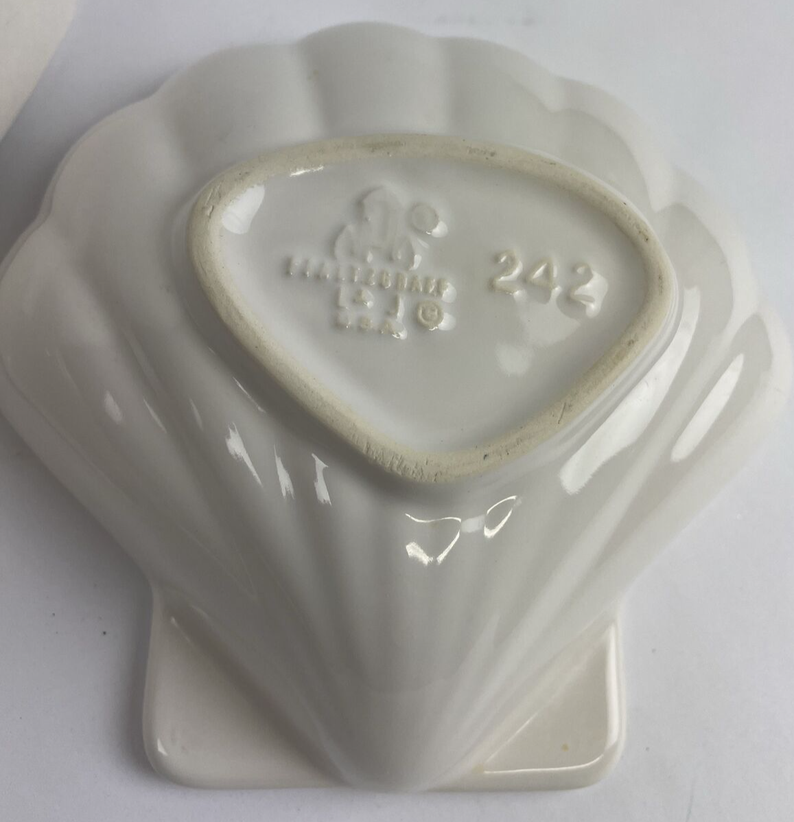 Pfaltzgraff Yorktowne #243 Large SHELL SERVER Food Bowl w 2 x #242 Shell Bowls