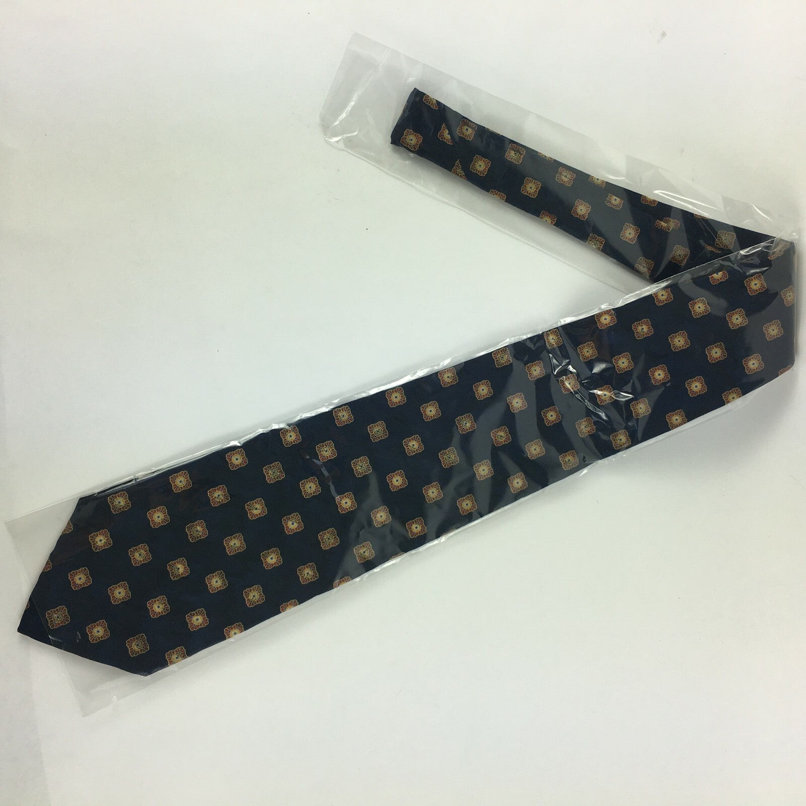 Genuine RoundtreeYorke 100%Silk Handmade Stylish Formal/Casual Tie MultiColoured