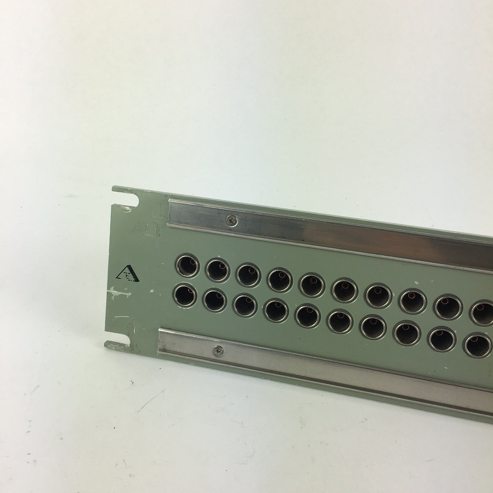Trompeter Electronics Inc JSI-52 Insulated 52 Position Panel Wide Spacing