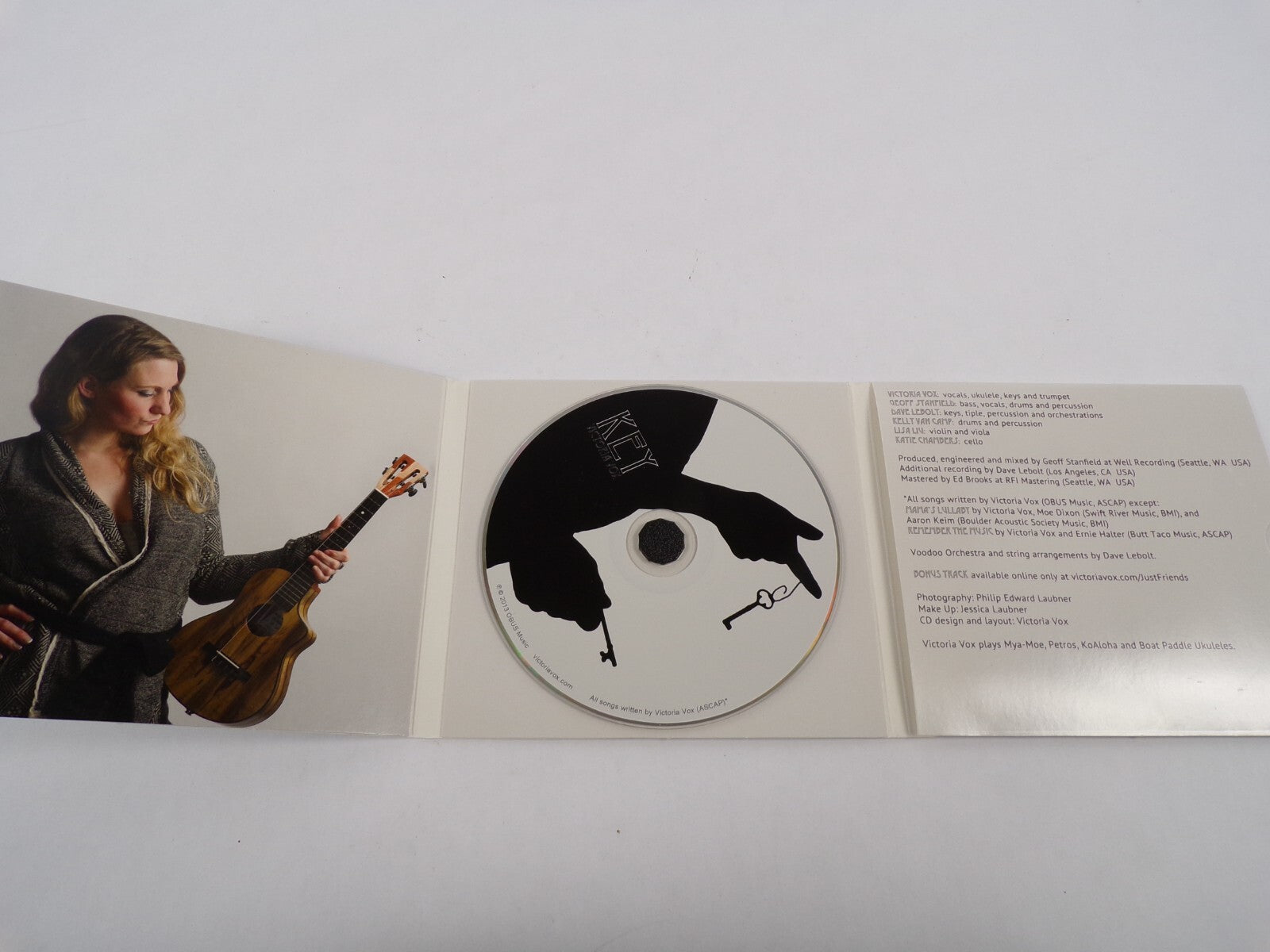 Key Victoria Von Daffodil Sweetest Melodies Let It Go Out The Back Door CD#28